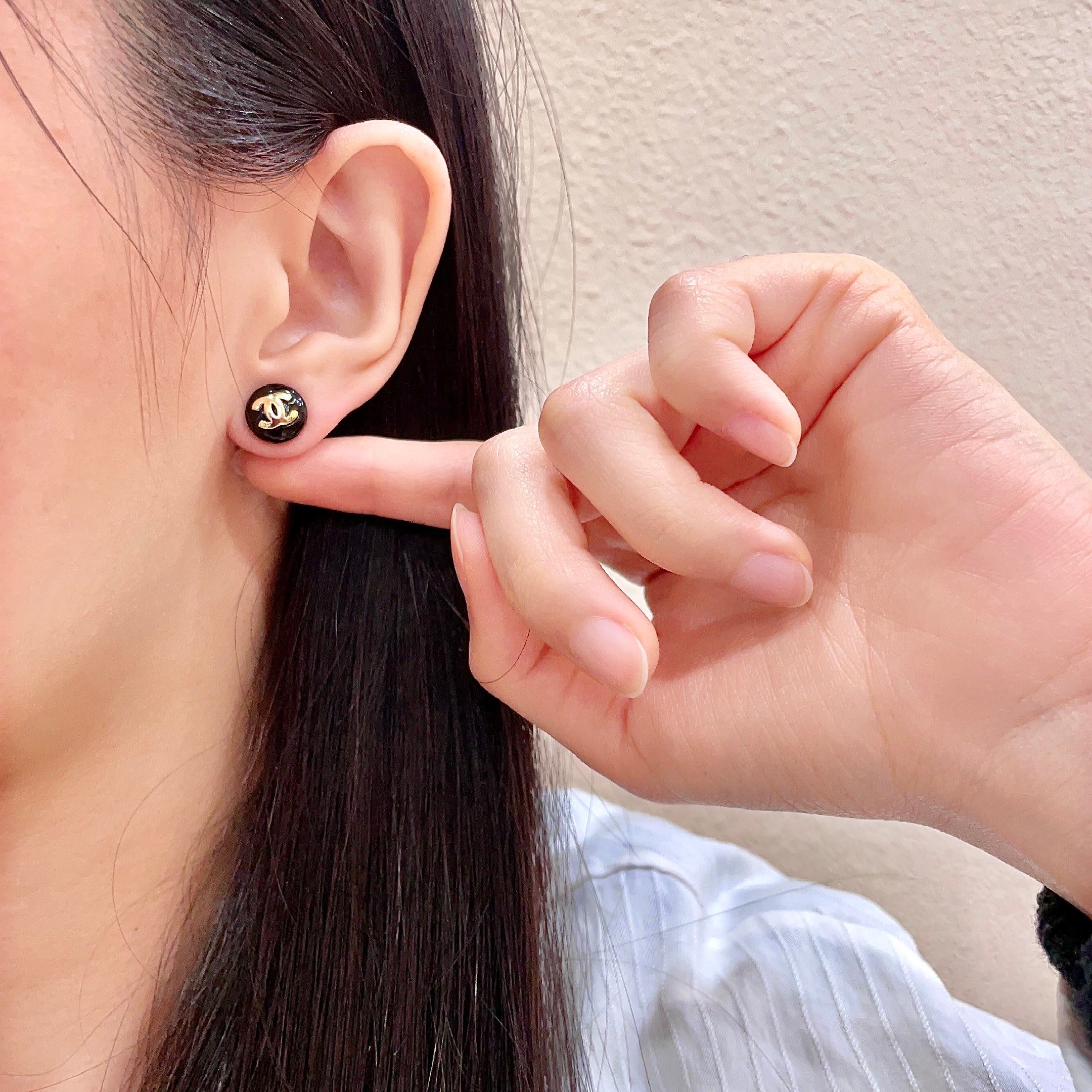 Chanel香奈儿 中古 耳钉👀小香家的款式真心无需多介绍😘🎶每一款都超好看，精致大方，非常显气质