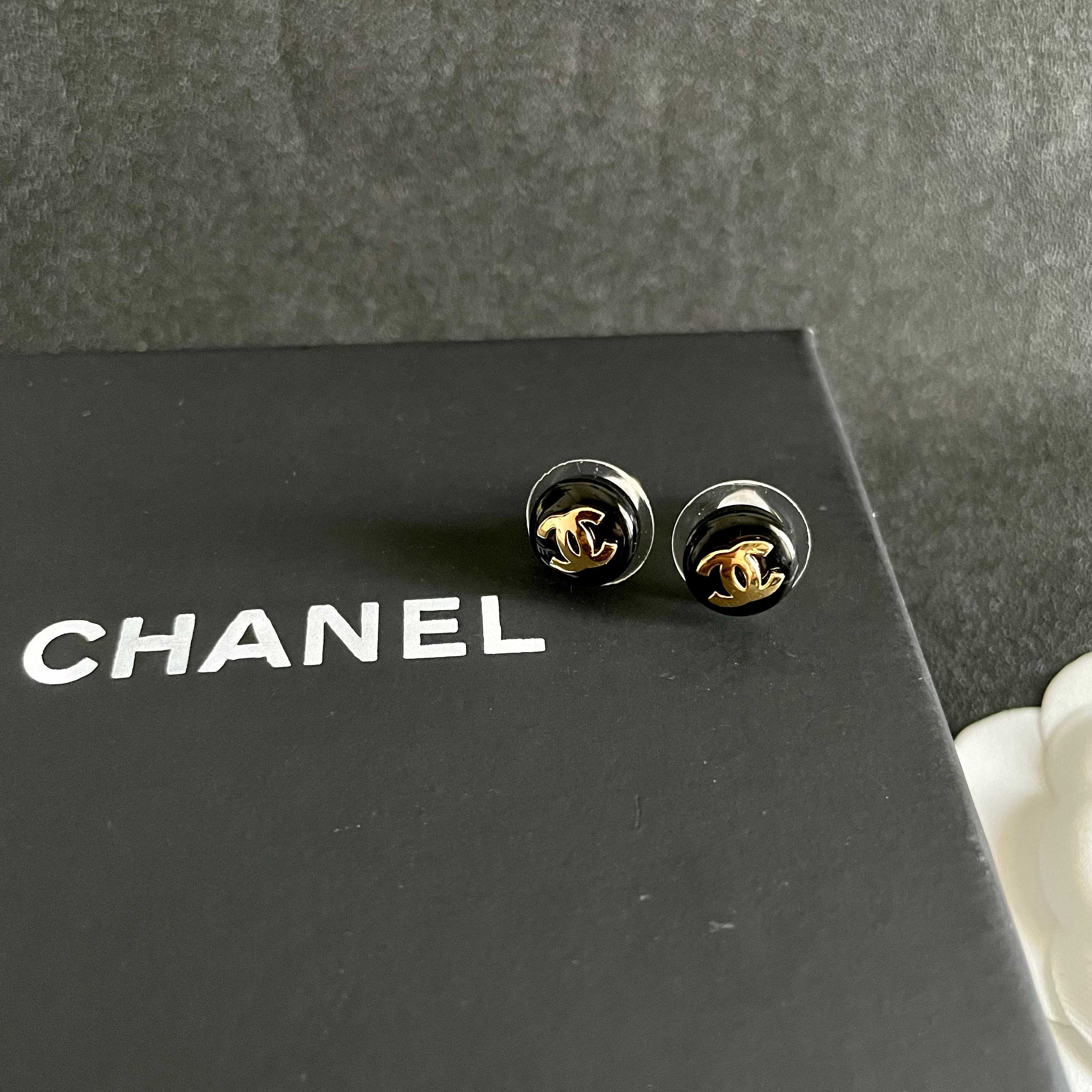 Chanel香奈儿 中古 耳钉👀小香家的款式真心无需多介绍😘🎶每一款都超好看，精致大方，非常显气质