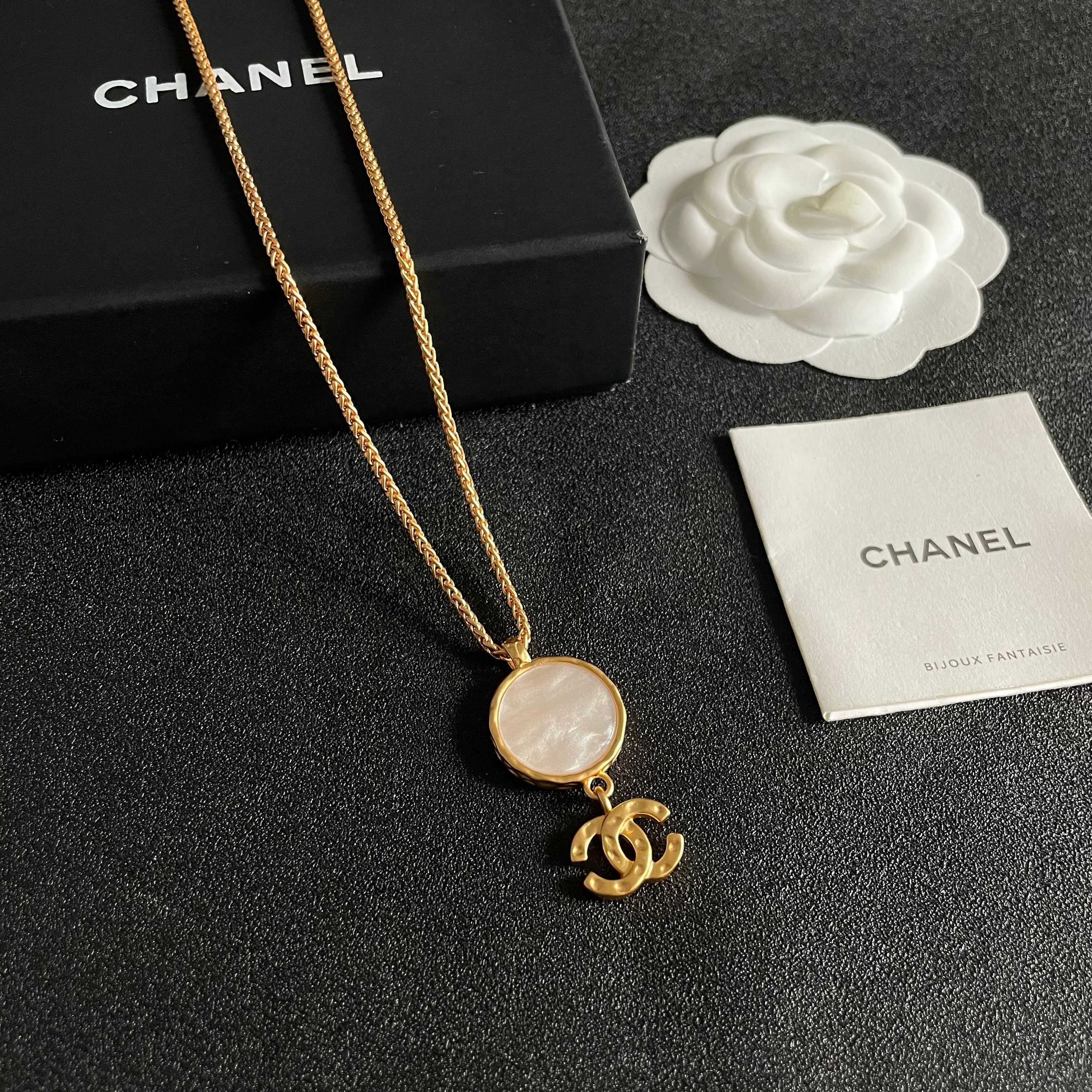 Chanel香奈儿 中古 项链👀小香家的款式真心无需多介绍😘🎶每一款都超好看，精致大方，非常显气质