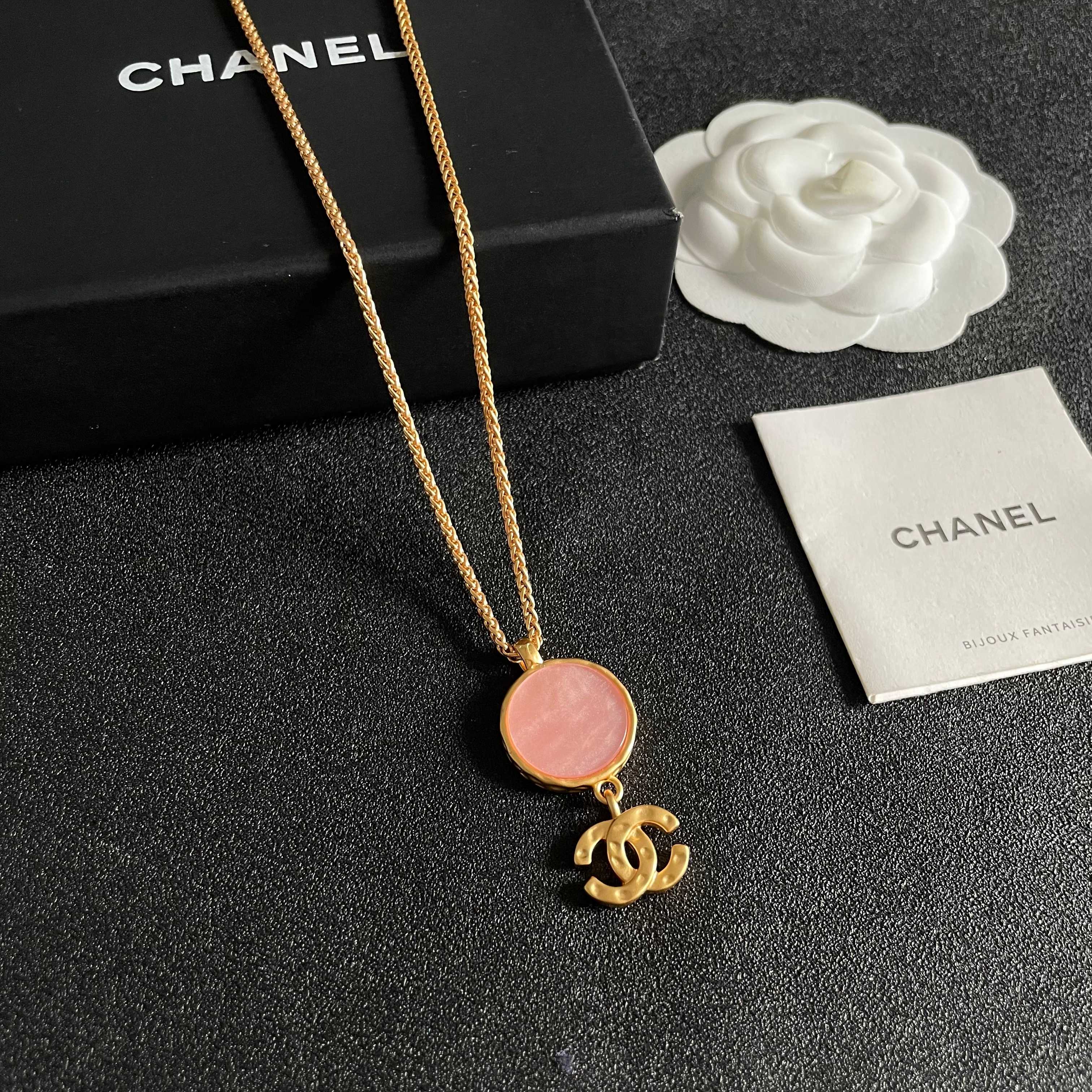 Chanel香奈儿 中古 项链👀小香家的款式真心无需多介绍😘🎶每一款都超好看，精致大方，非常显气质