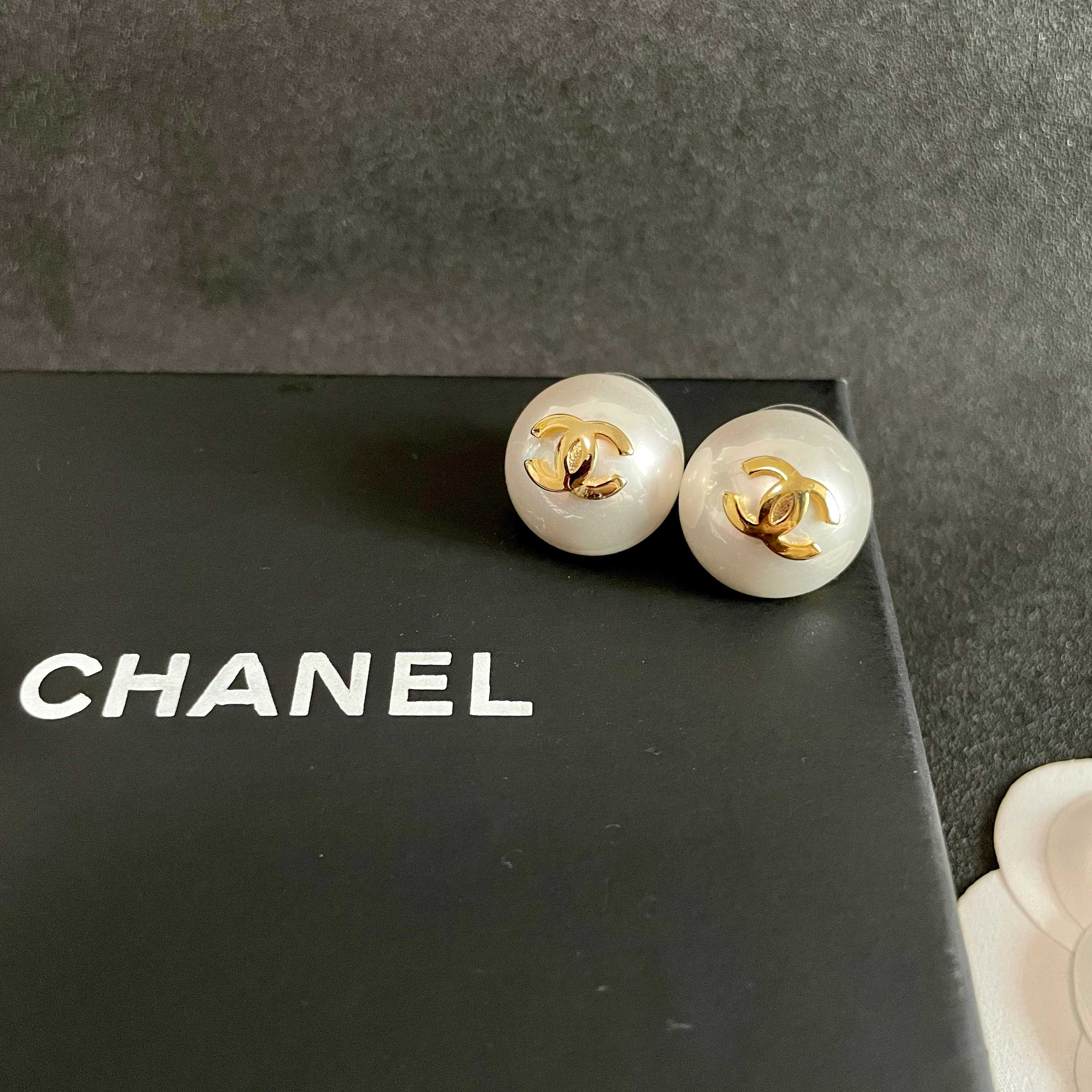 Chanel香奈儿 中古 字母 耳钉👀小香家的款式真心无需多介绍😘🎶每一款都超好看，精致大方，非常显气质
