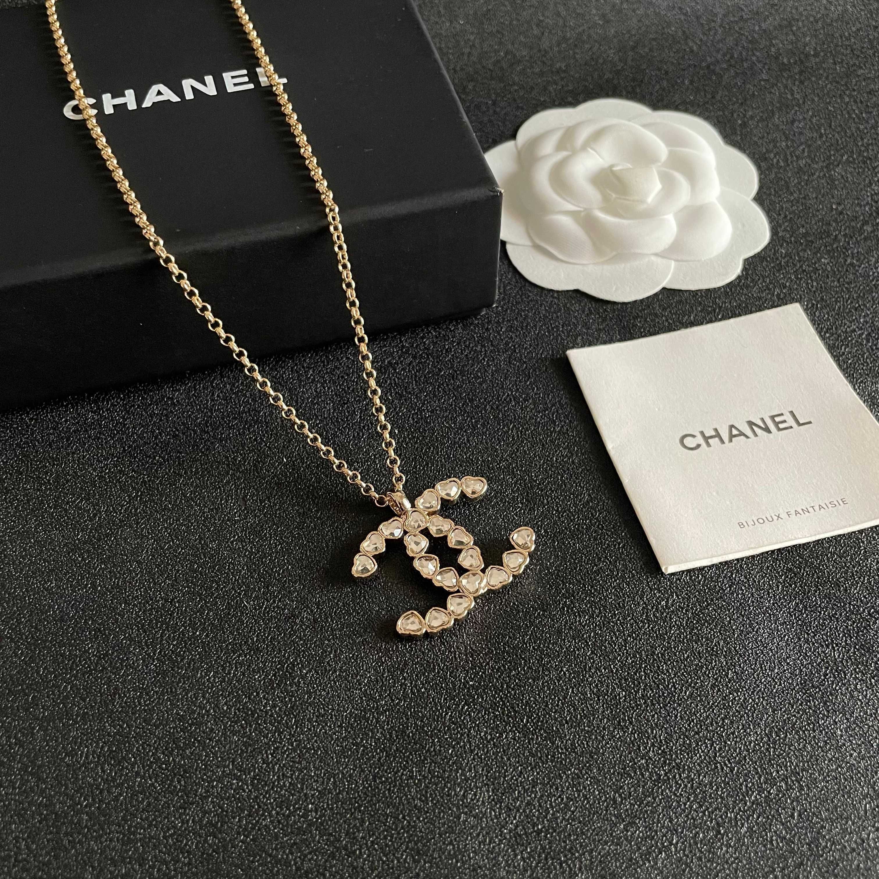 Chanel香奈儿 中古 项链👀小香家的款式真心无需多介绍😘🎶每一款都超好看，精致大方，非常显气质.