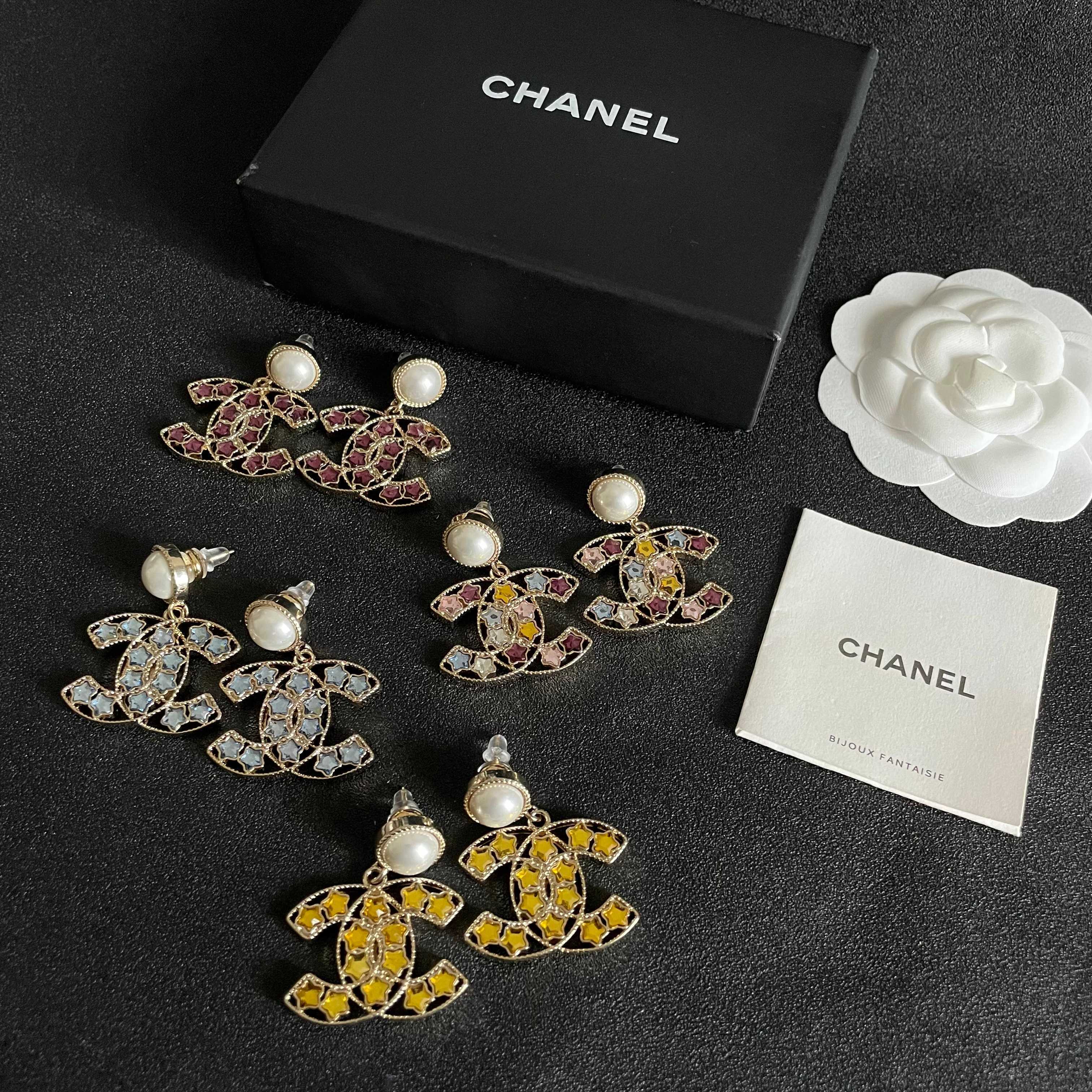 Chanel香奈儿 中古 耳钉👀小香家的款式真心无需多介绍😘🎶每一款都超好看，精致大方，非常显气质