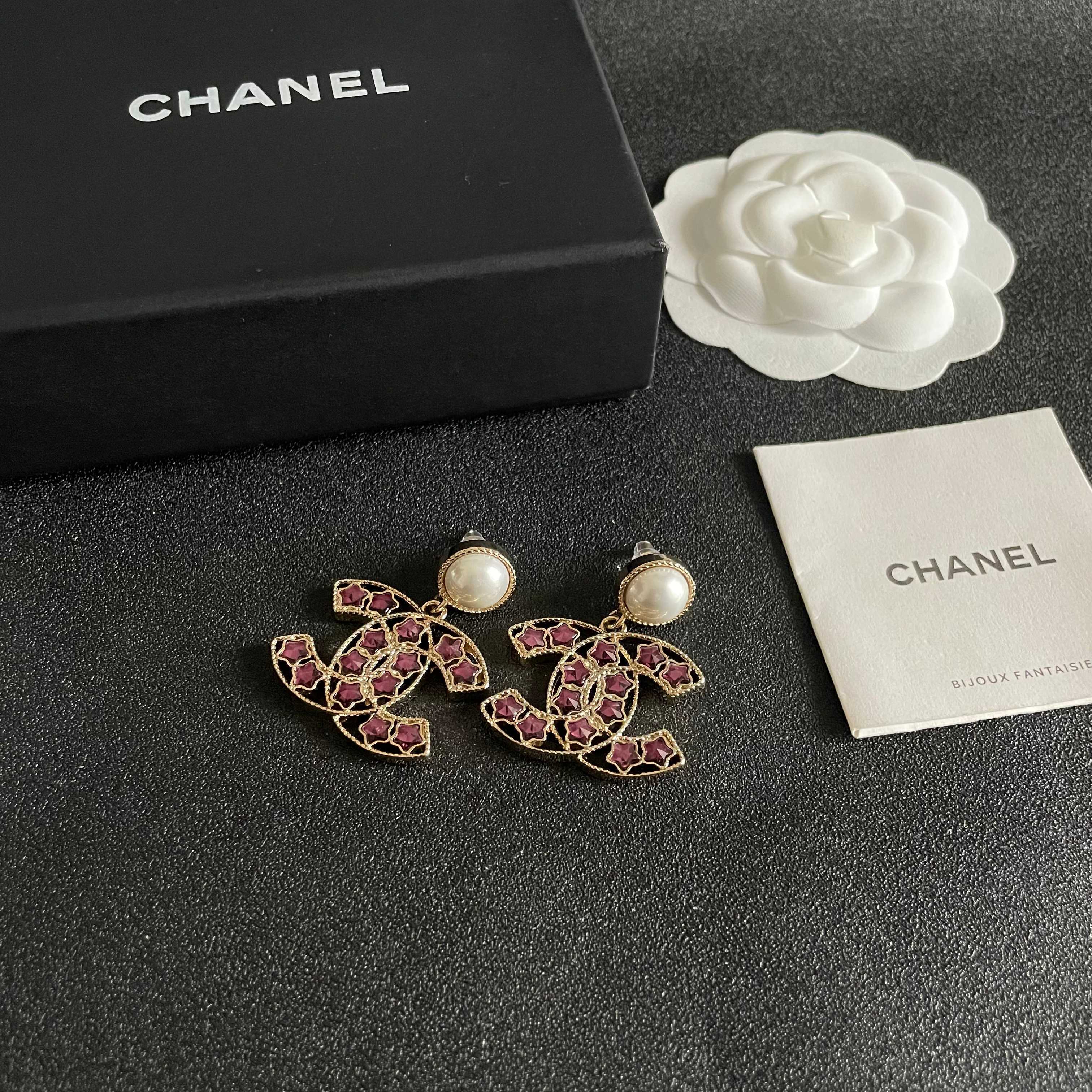 Chanel香奈儿 中古 耳钉👀小香家的款式真心无需多介绍😘🎶每一款都超好看，精致大方，非常显气质