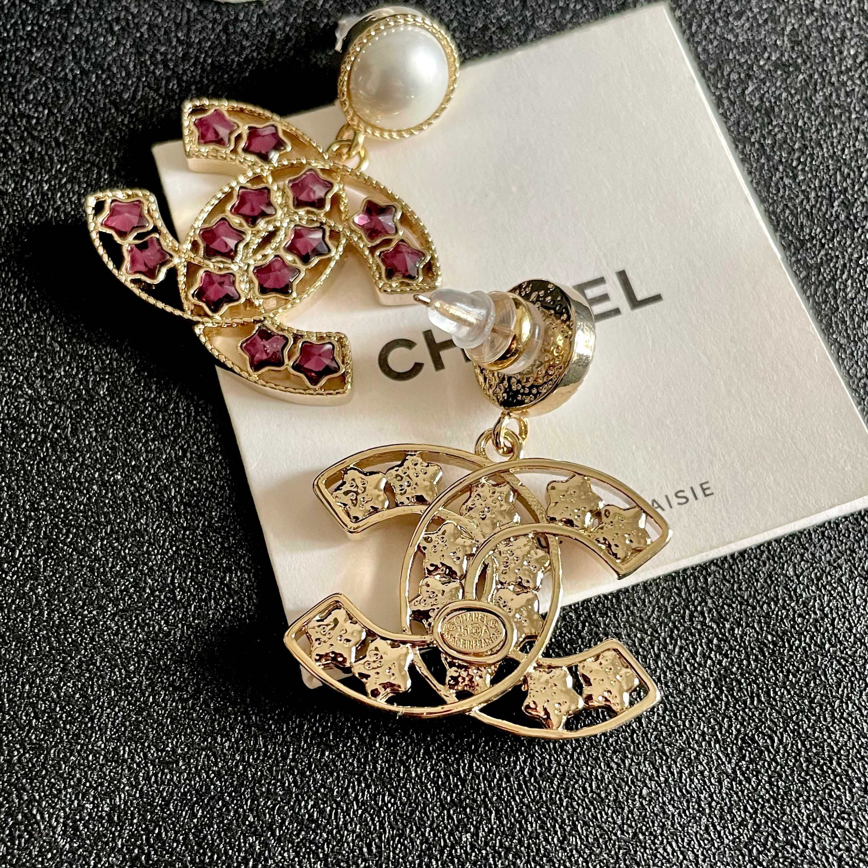 Chanel香奈儿 中古 耳钉👀小香家的款式真心无需多介绍😘🎶每一款都超好看，精致大方，非常显气质