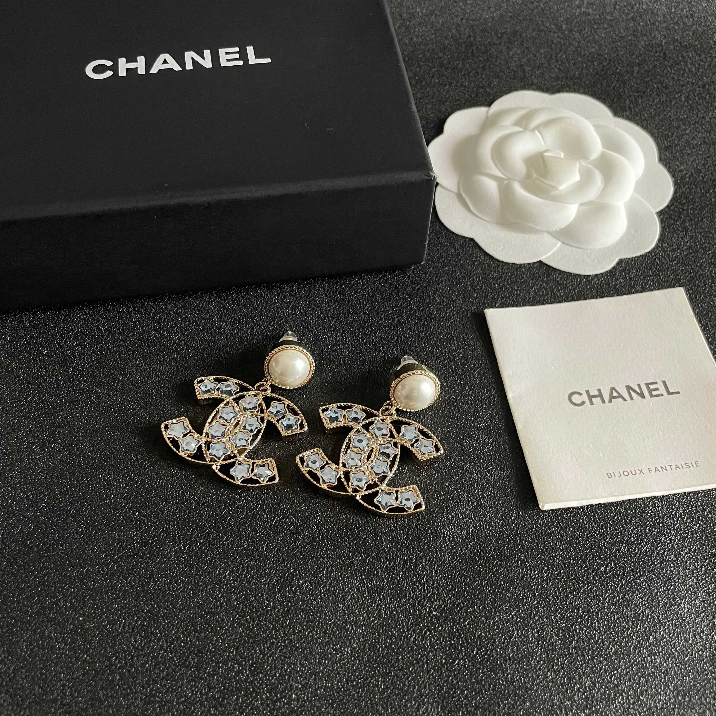 Chanel香奈儿 中古 耳钉👀小香家的款式真心无需多介绍😘🎶每一款都超好看，精致大方，非常显气质