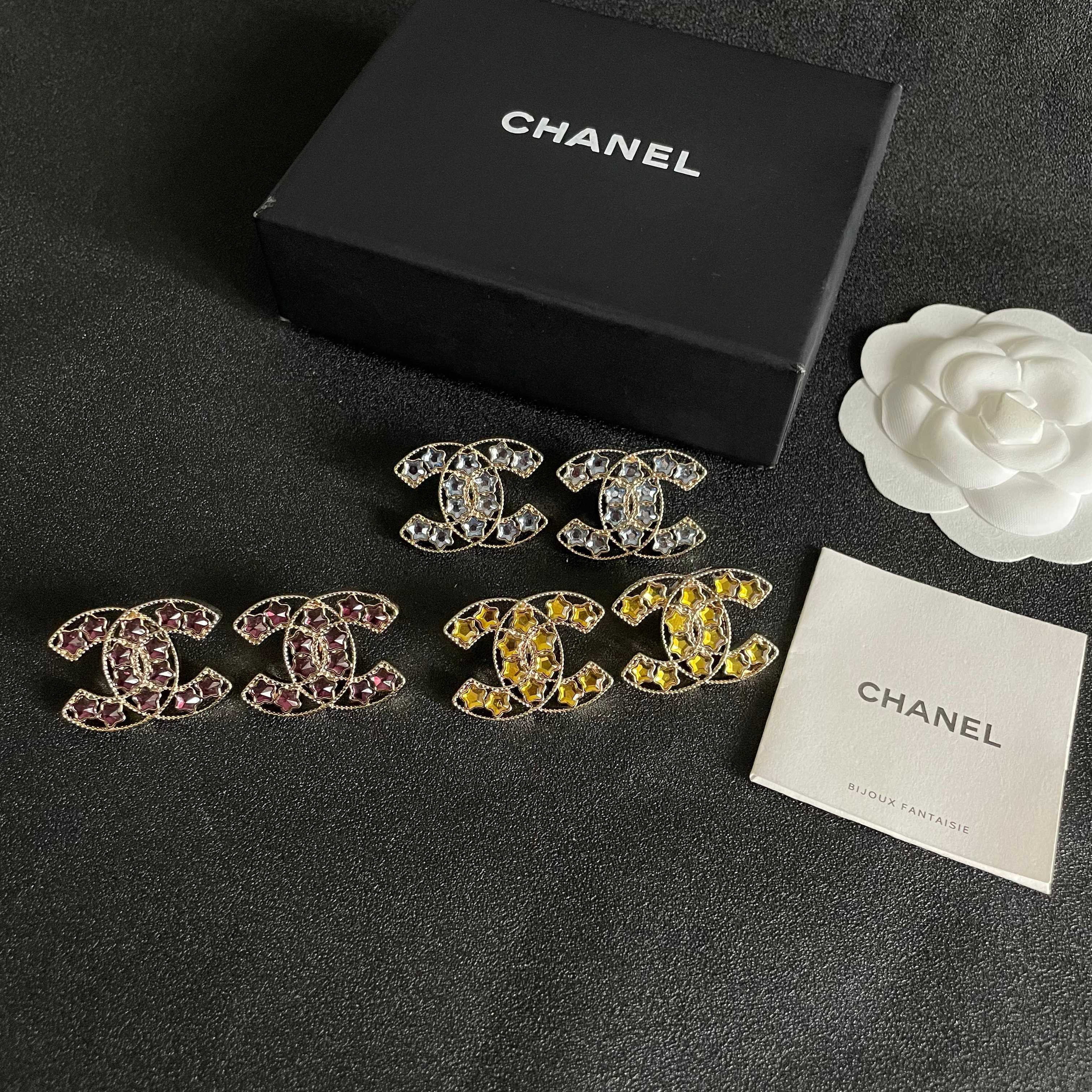 Chanel香奈儿 中古 耳钉👀小香家的款式真心无需多介绍😘🎶每一款都超好看，精致大方，非常显气质