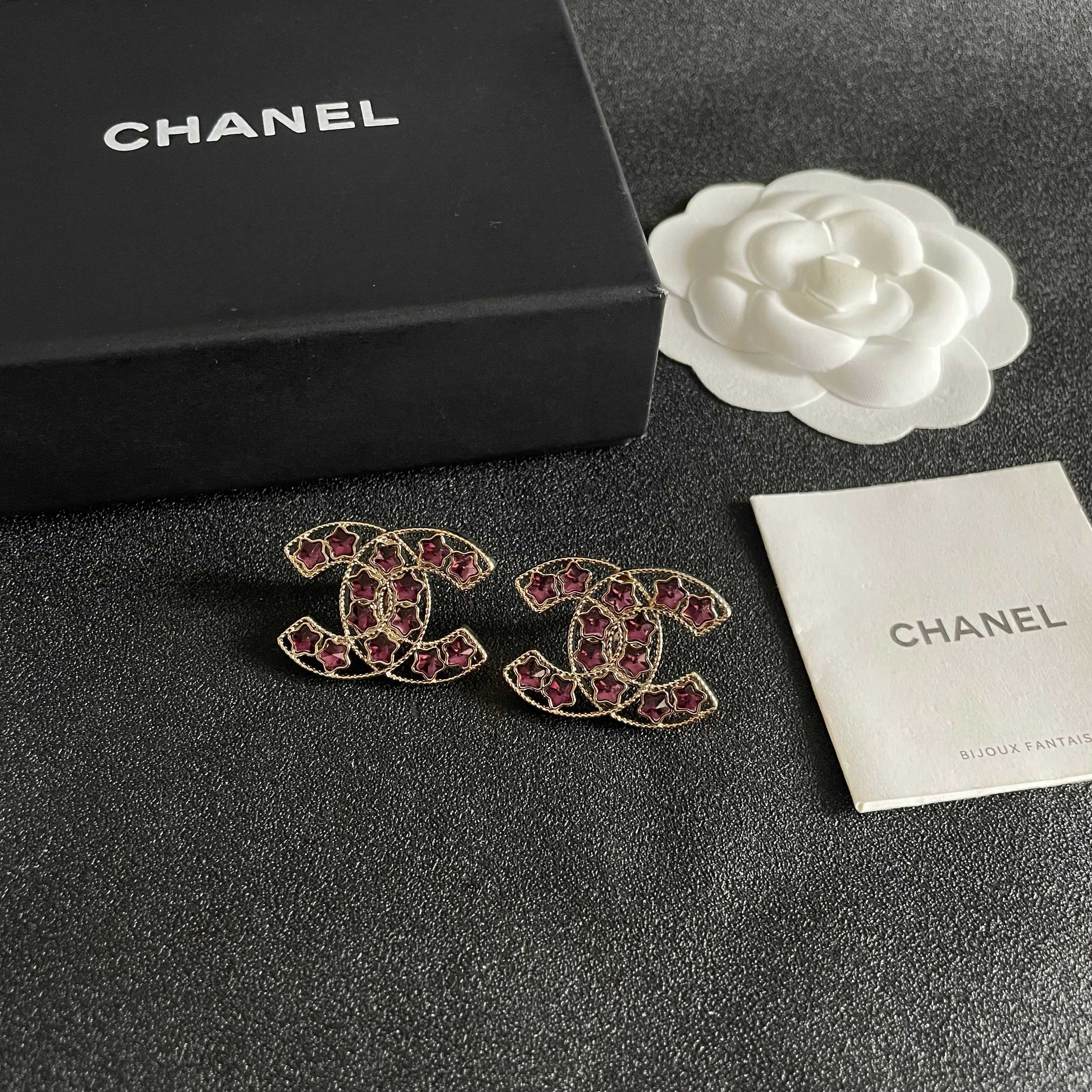 Chanel香奈儿 中古 耳钉👀小香家的款式真心无需多介绍😘🎶每一款都超好看，精致大方，非常显气质