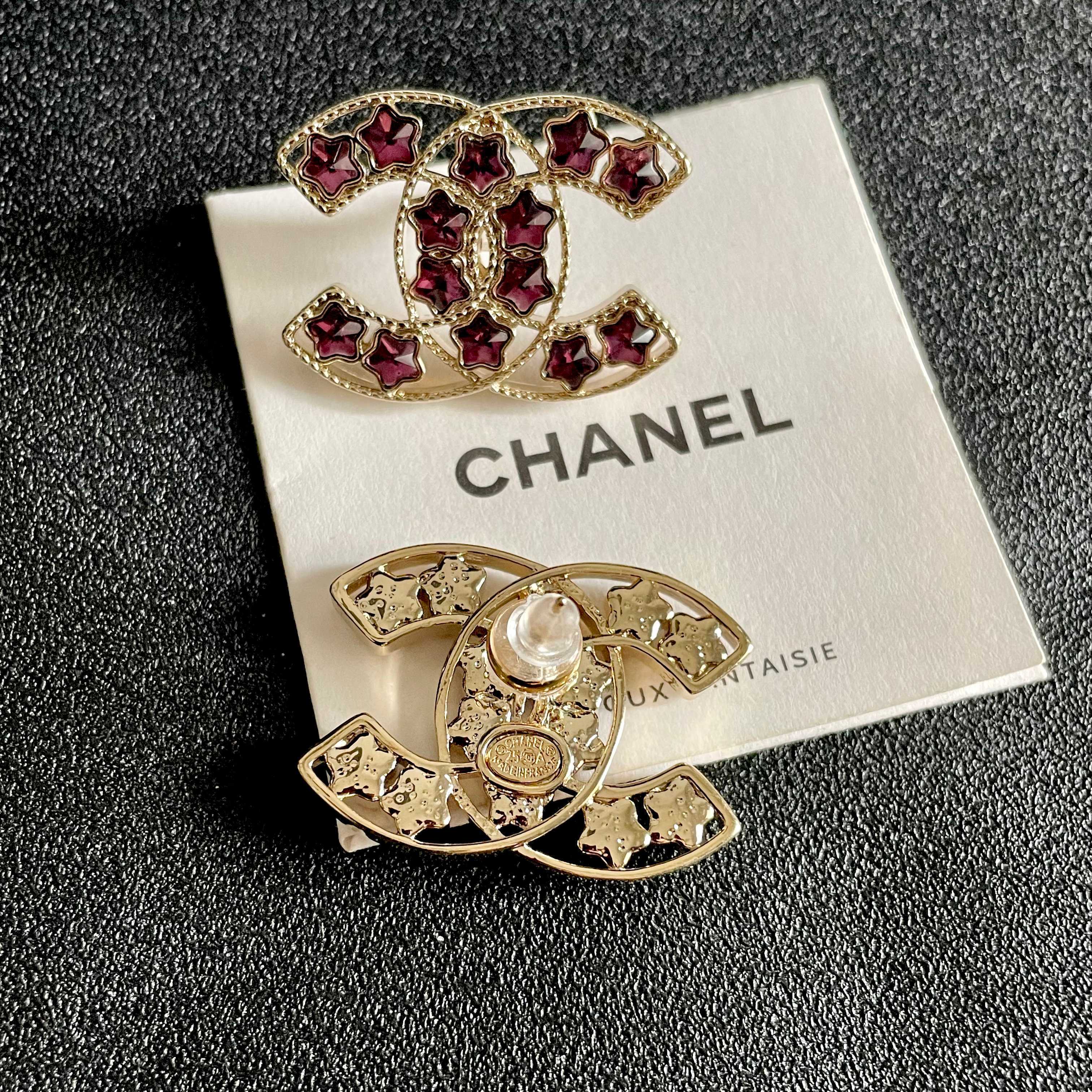 Chanel香奈儿 中古 耳钉👀小香家的款式真心无需多介绍😘🎶每一款都超好看，精致大方，非常显气质