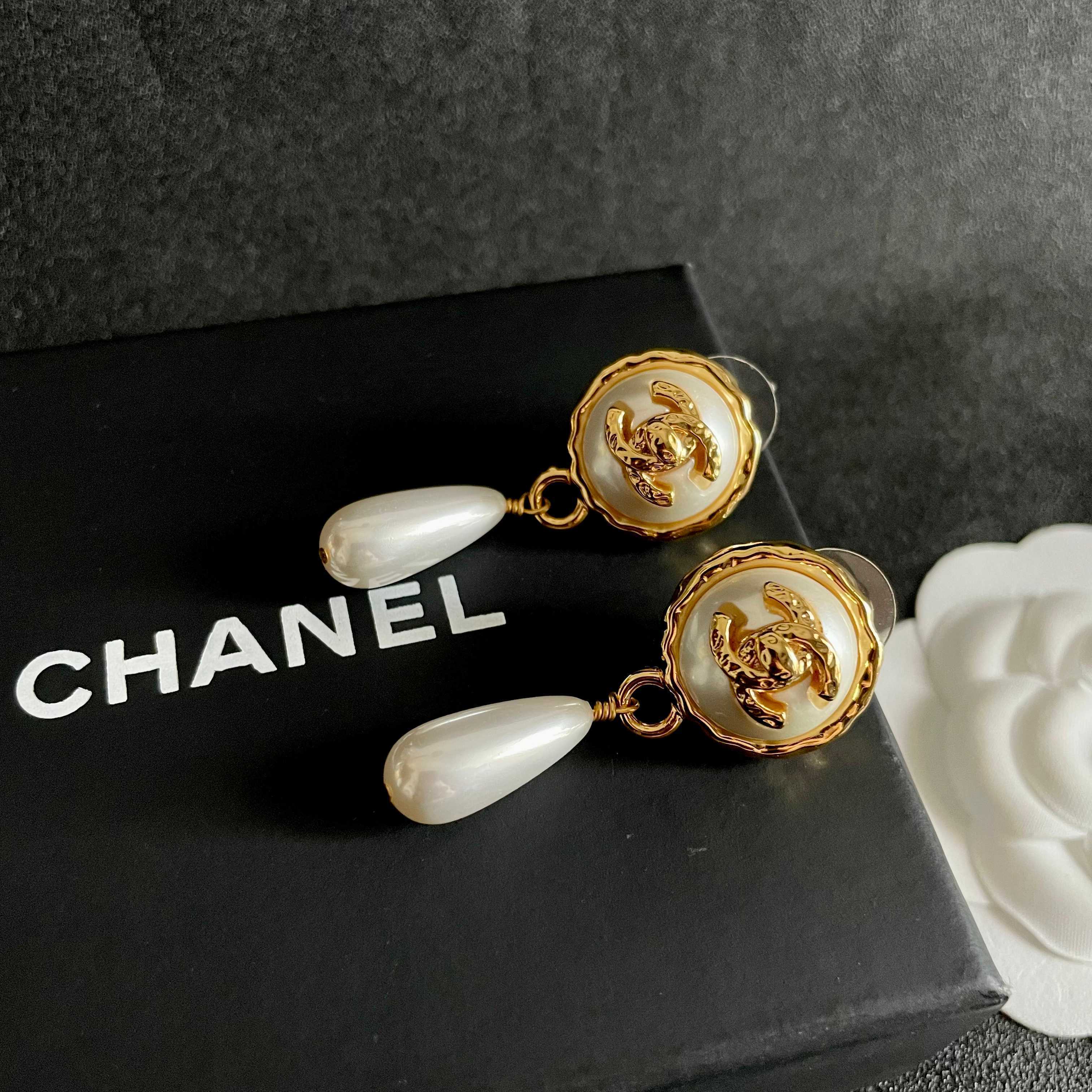 Chanel香奈儿 中古 耳钉👀小香家的款式真心无需多介绍😘🎶每一款都超好看，精致大方，非常显气质