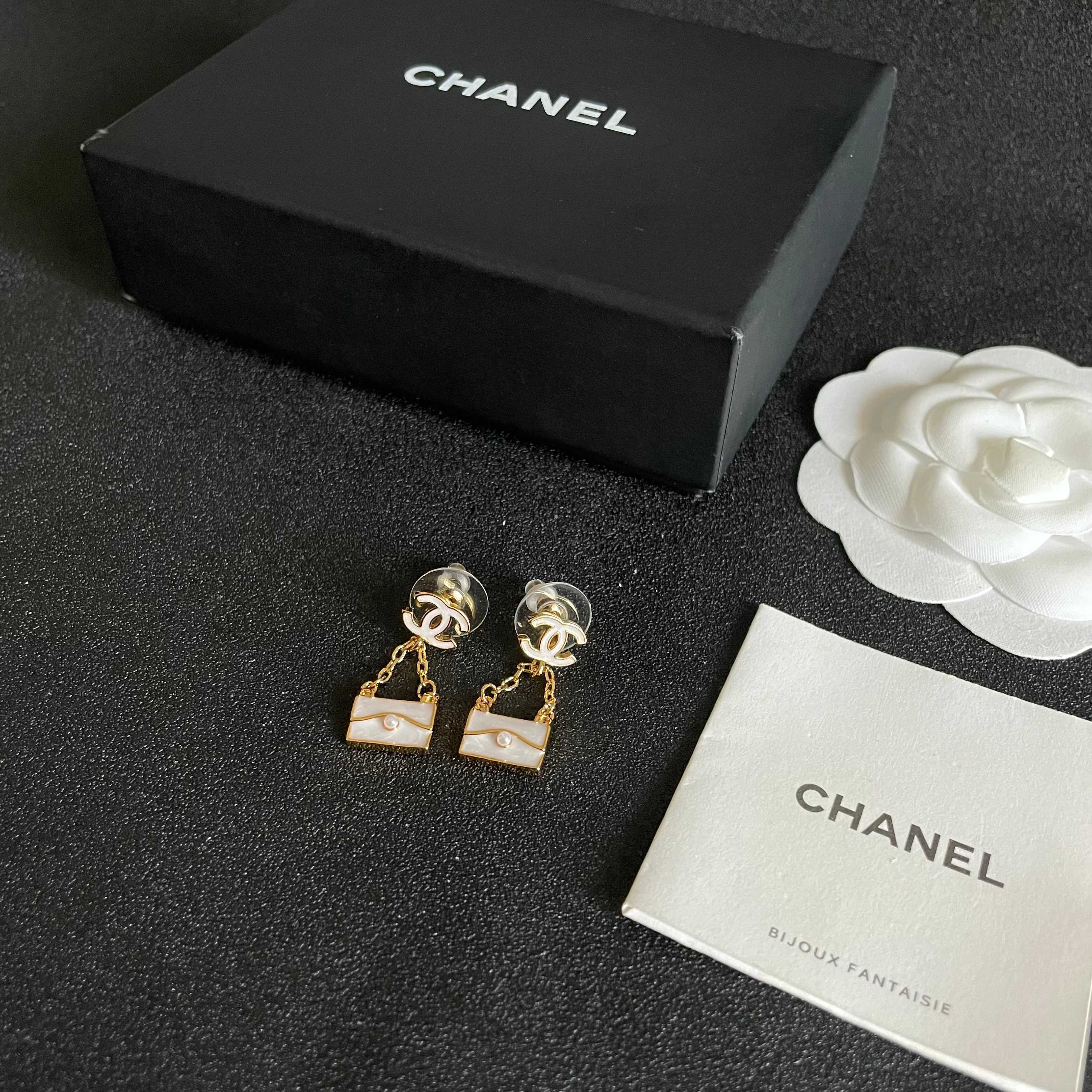 Chanel香奈儿 中古 耳钉👀小香家的款式真心无需多介绍😘🎶每一款都超好看，精致大方，非常显气质