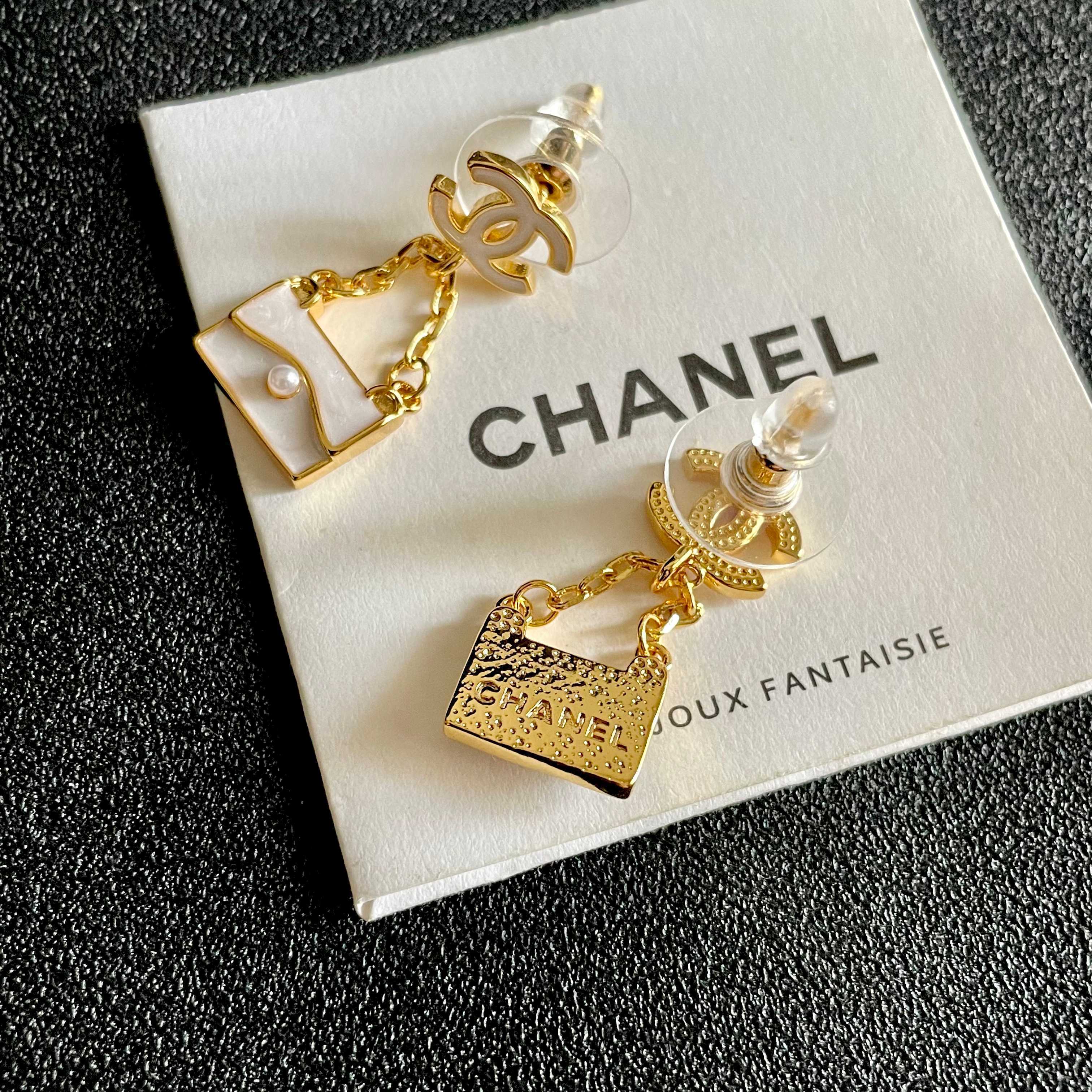 Chanel香奈儿 中古 耳钉👀小香家的款式真心无需多介绍😘🎶每一款都超好看，精致大方，非常显气质