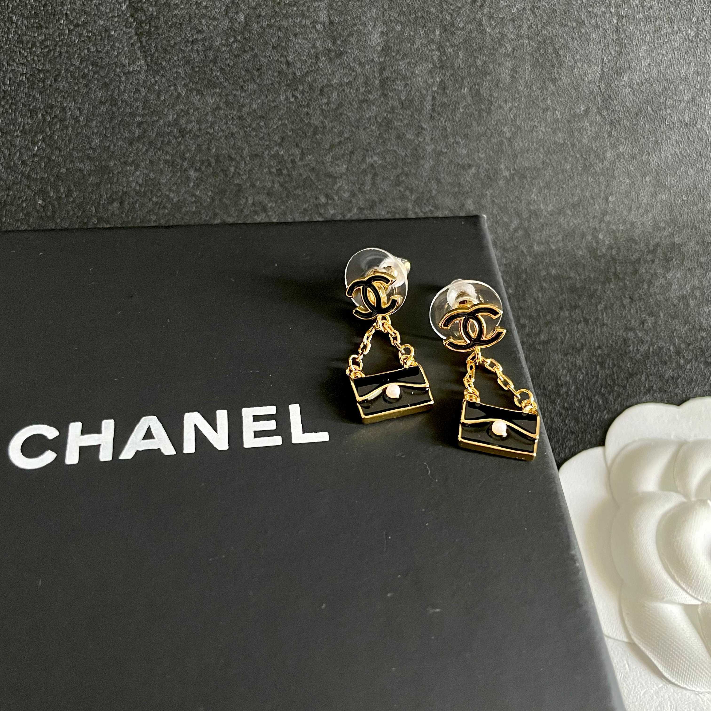 Chanel香奈儿 中古 耳钉👀小香家的款式真心无需多介绍😘🎶每一款都超好看，精致大方，非常显气质