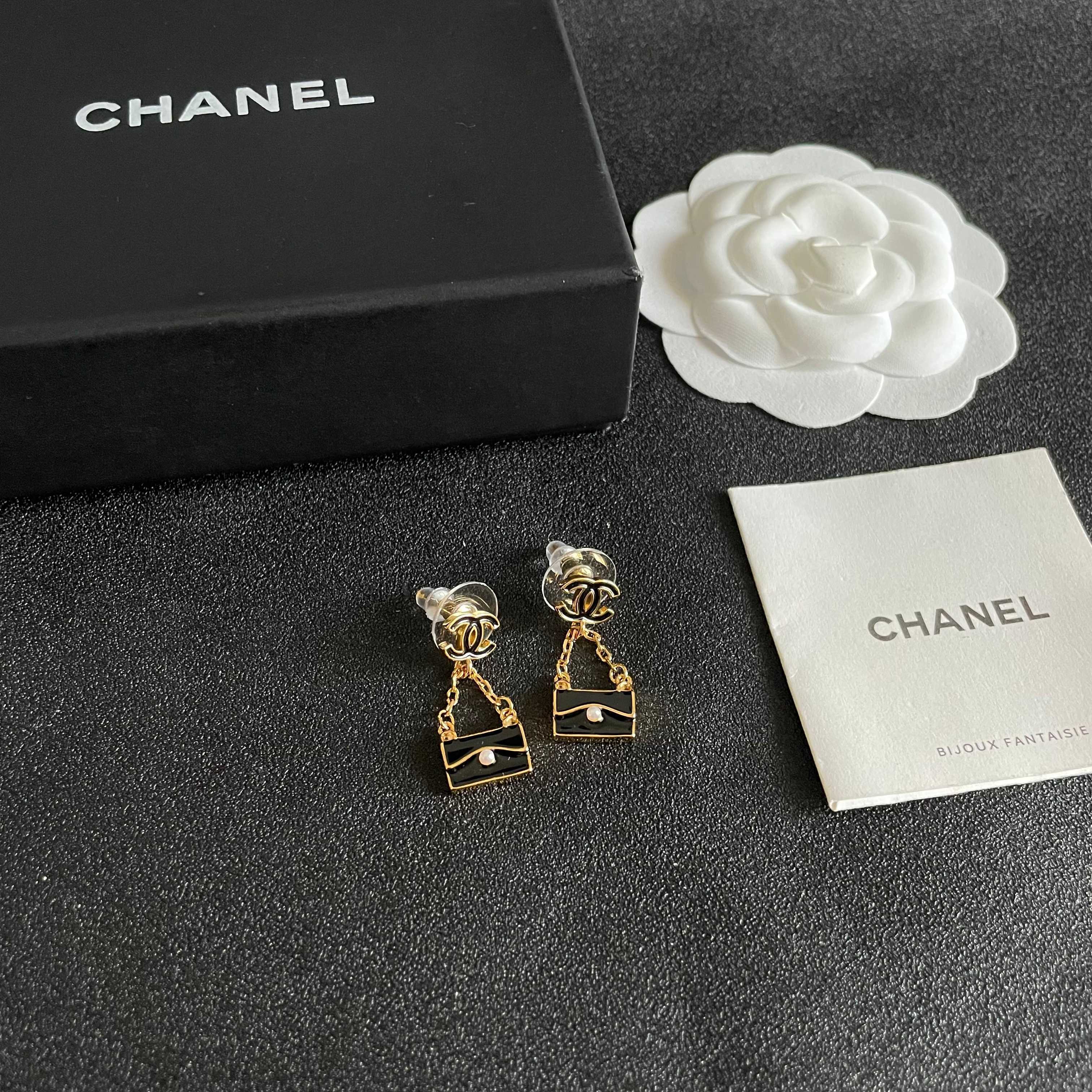 Chanel香奈儿 中古 耳钉👀小香家的款式真心无需多介绍😘🎶每一款都超好看，精致大方，非常显气质