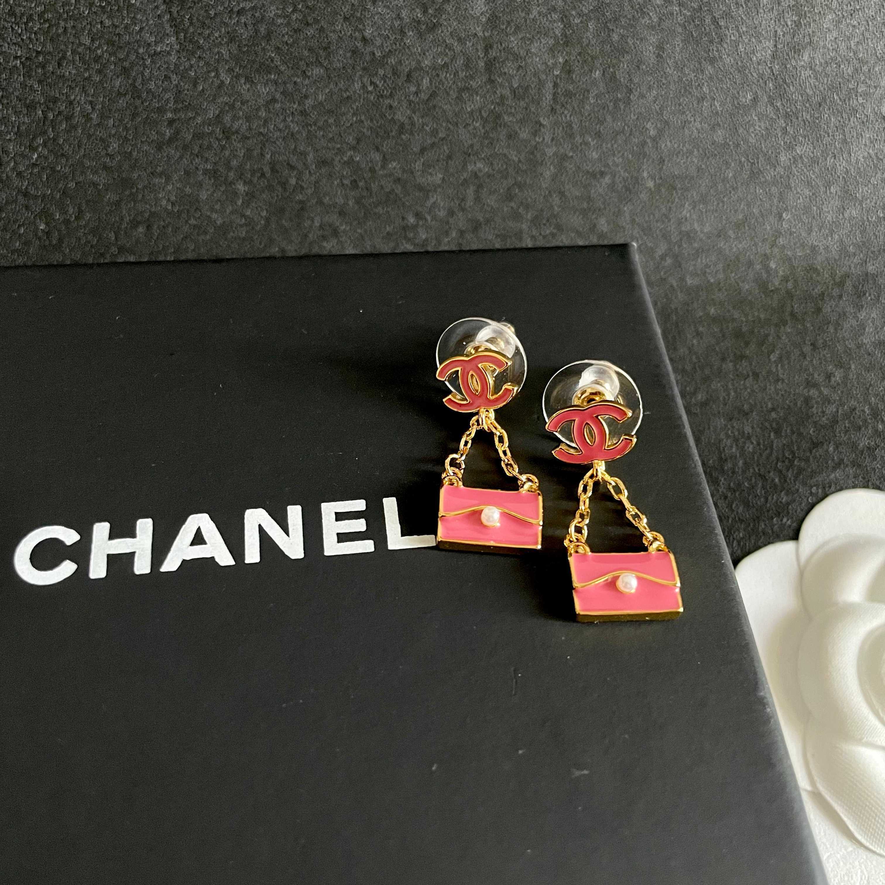 Chanel香奈儿 中古 耳钉👀小香家的款式真心无需多介绍😘🎶每一款都超好看，精致大方，非常显气质