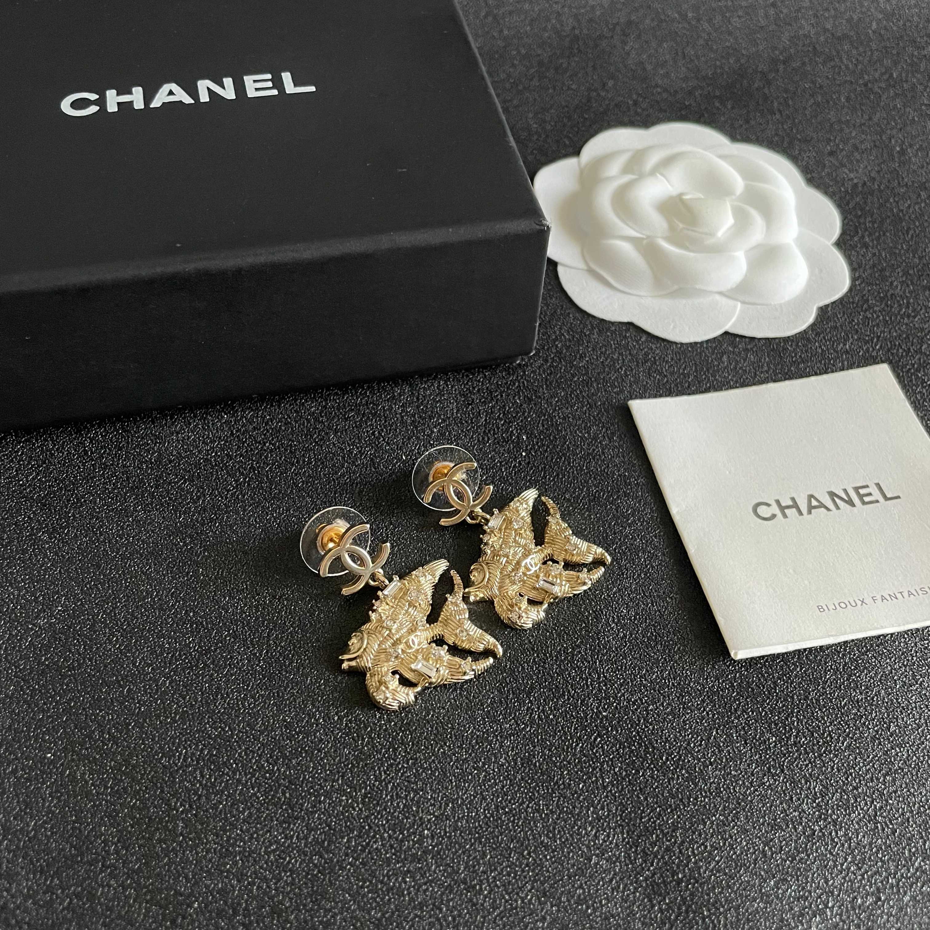 Chanel香奈儿 中古 耳钉👀小香家的款式真心无需多介绍😘🎶每一款都超好看，精致大方，非常显气质