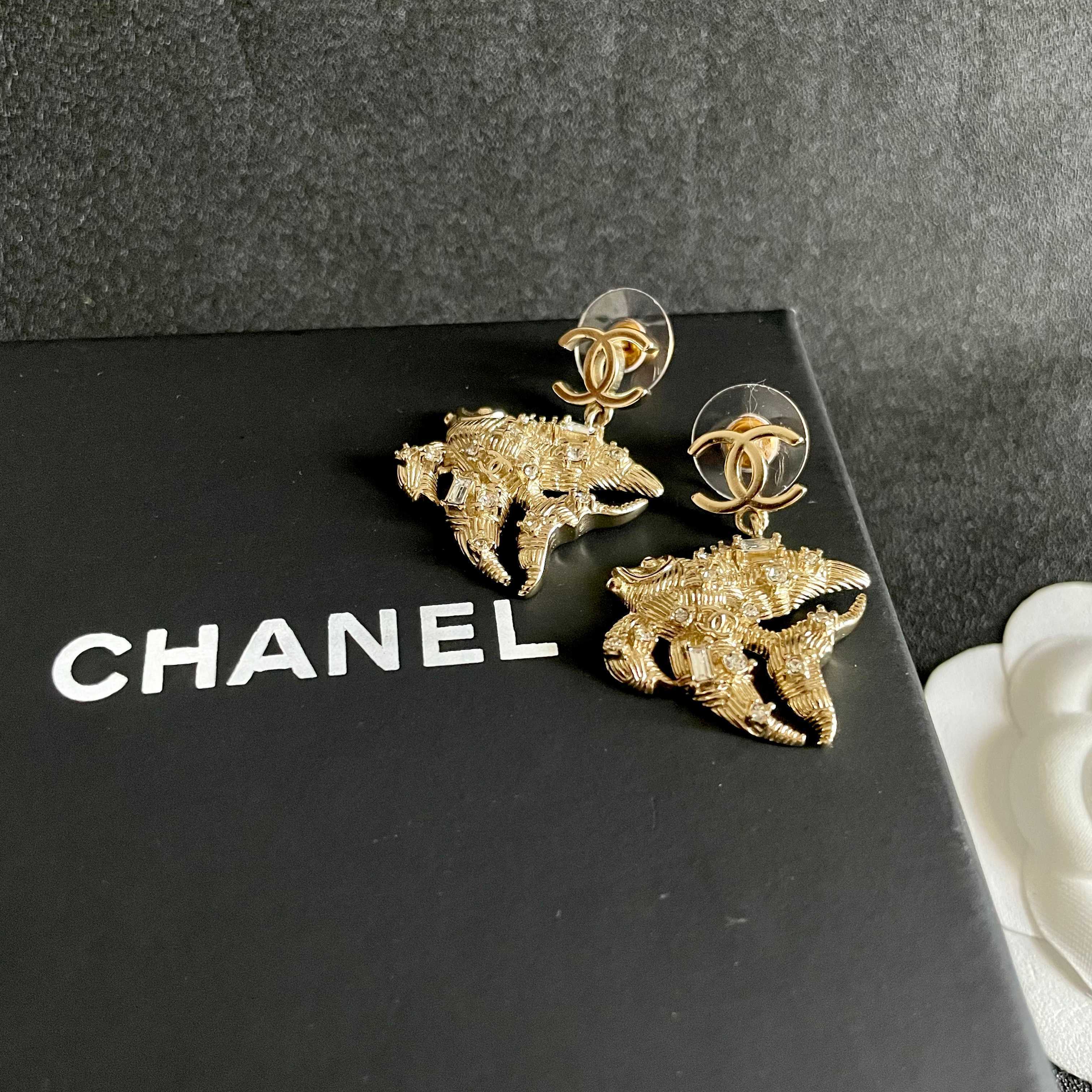 Chanel香奈儿 中古 耳钉👀小香家的款式真心无需多介绍😘🎶每一款都超好看，精致大方，非常显气质