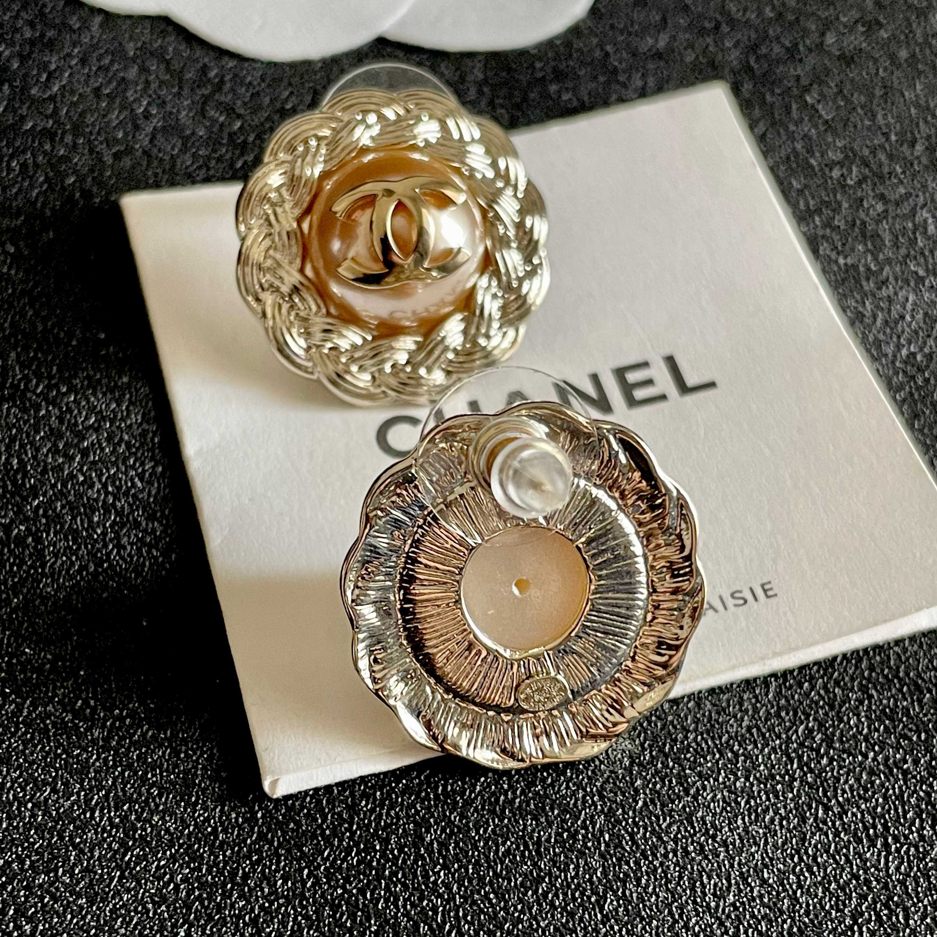 Chanel香奈儿 中古 耳钉👀小香家的款式真心无需多介绍😘🎶每一款都超好看，精致大方，非常显气质