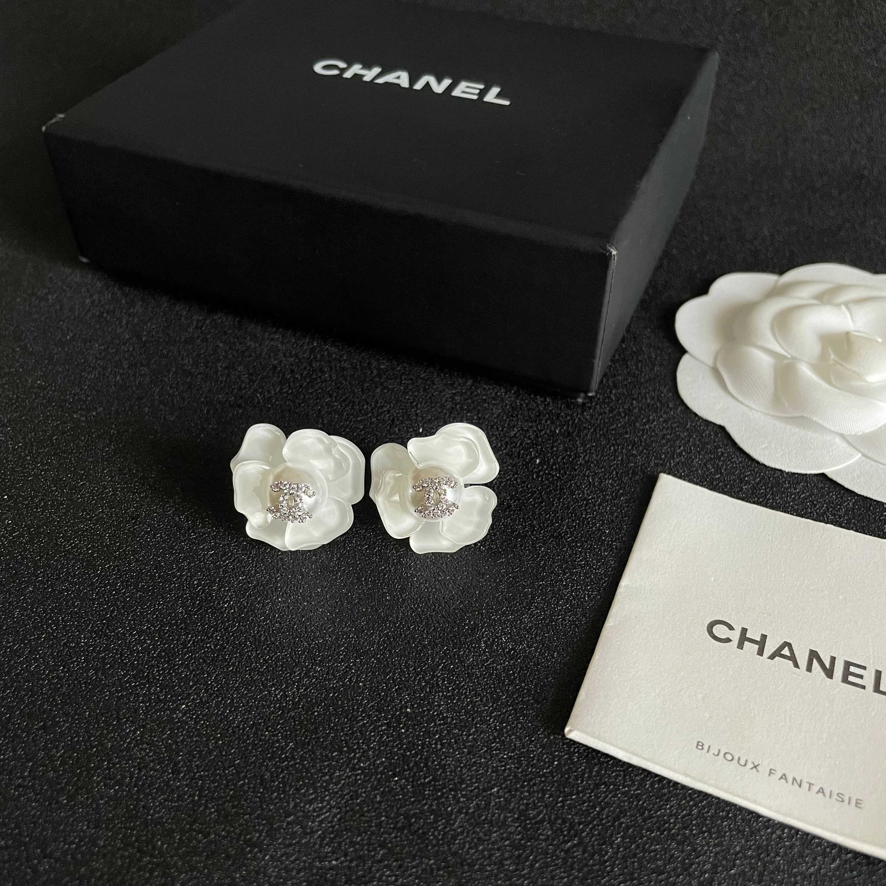 Chanel香奈儿 中古 耳钉👀小香家的款式真心无需多介绍😘🎶每一款都超好看，精致大方，非常显气质