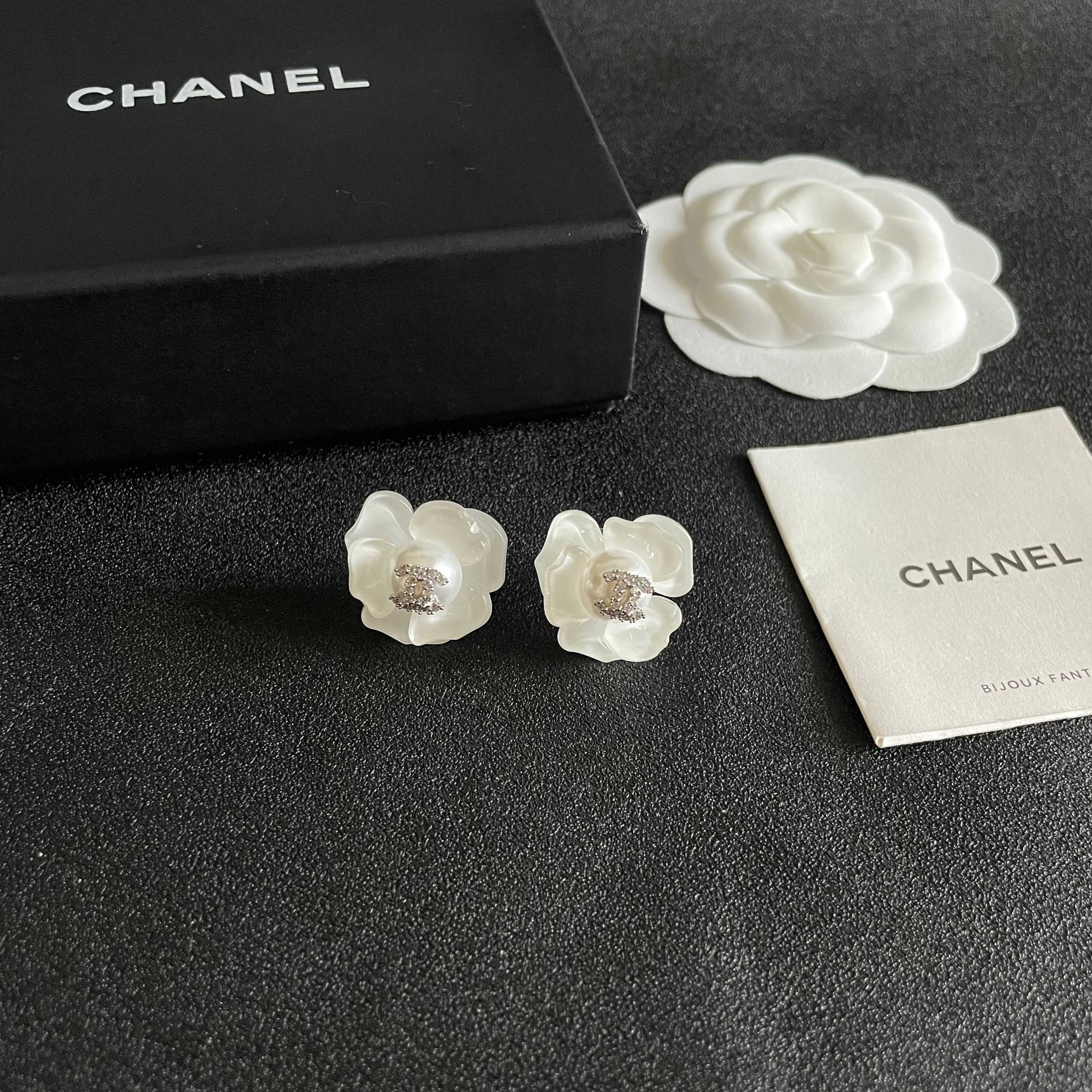 Chanel香奈儿 中古 耳钉👀小香家的款式真心无需多介绍😘🎶每一款都超好看，精致大方，非常显气质