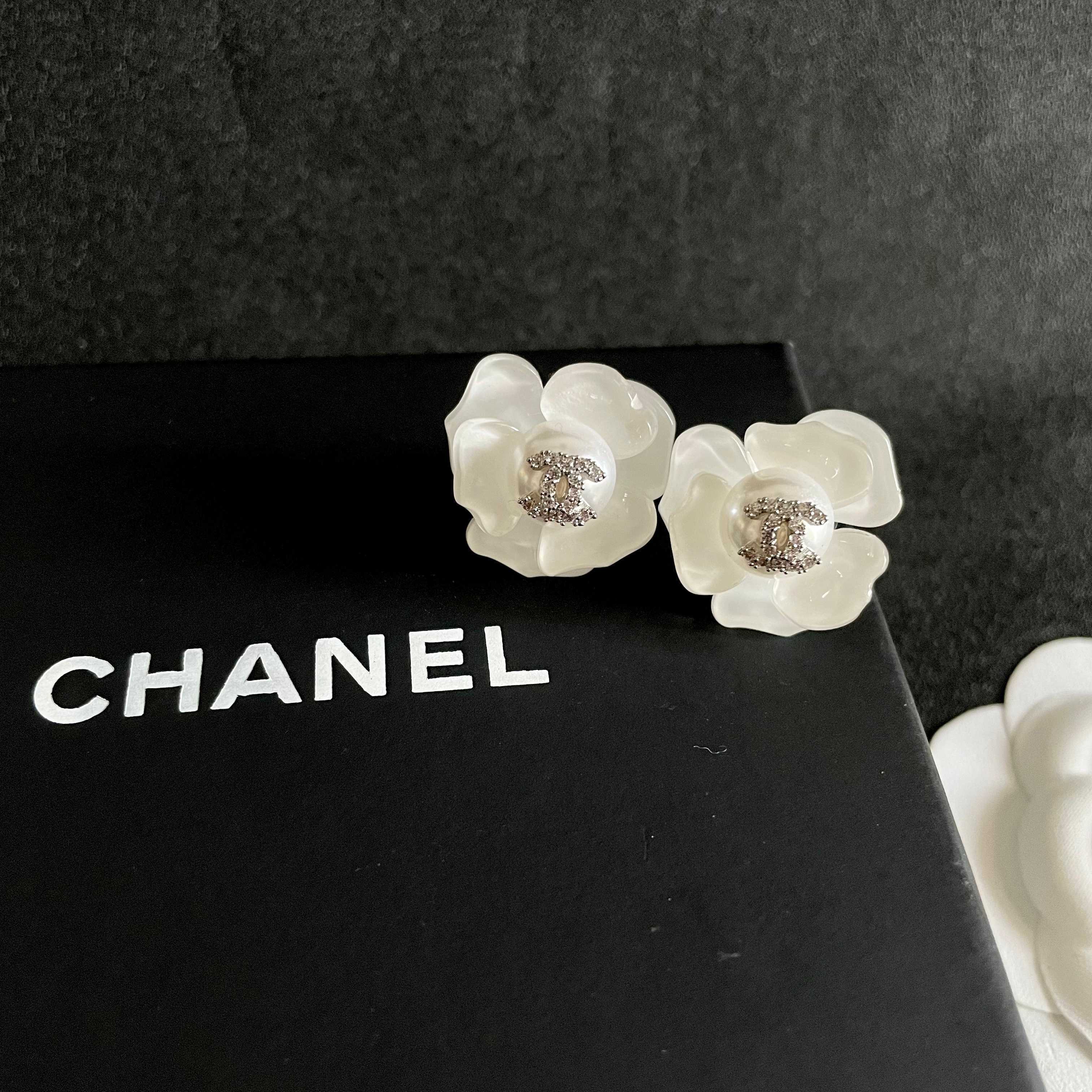 Chanel香奈儿 中古 耳钉👀小香家的款式真心无需多介绍😘🎶每一款都超好看，精致大方，非常显气质