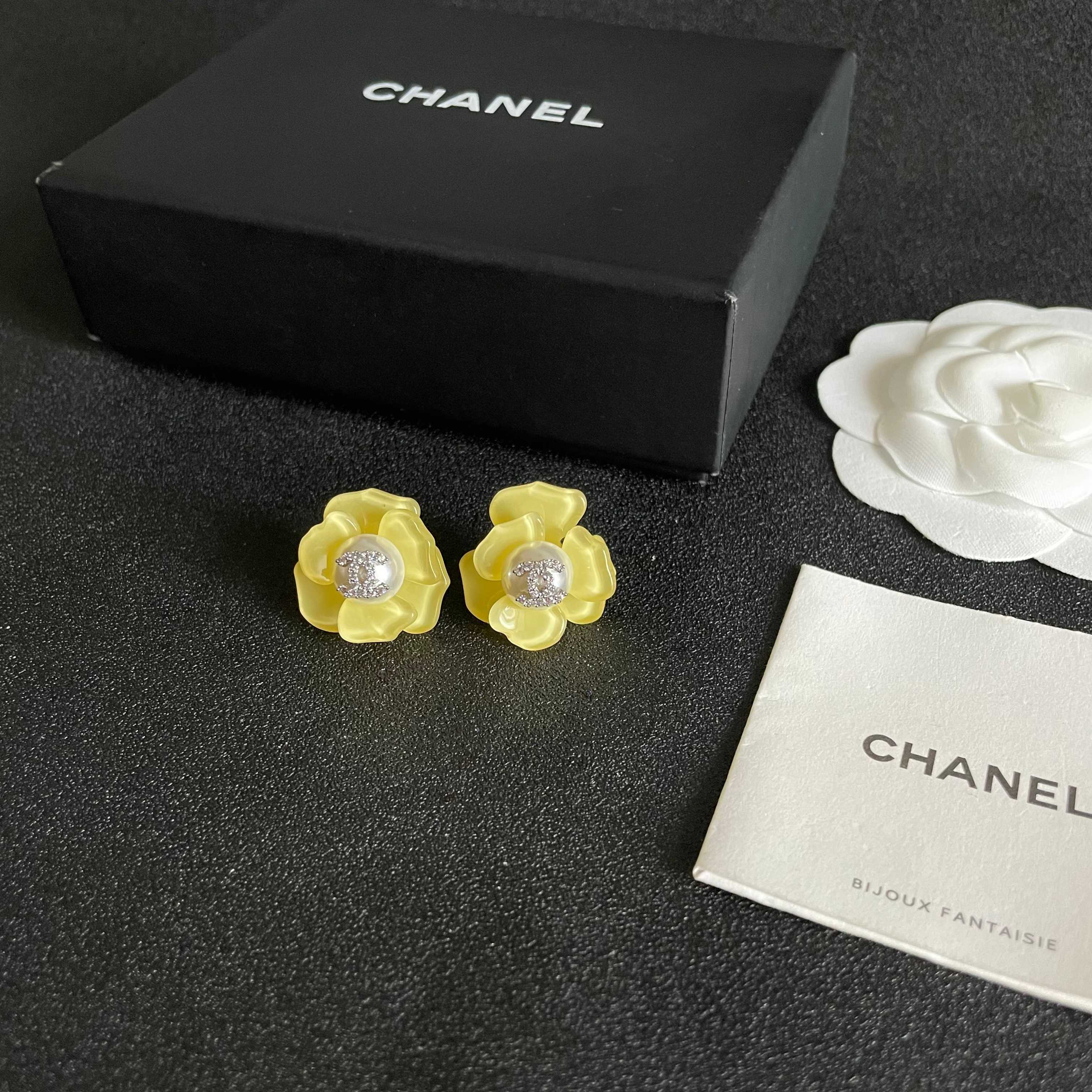 Chanel香奈儿 中古 耳钉👀小香家的款式真心无需多介绍😘🎶每一款都超好看，精致大方，非常显气质