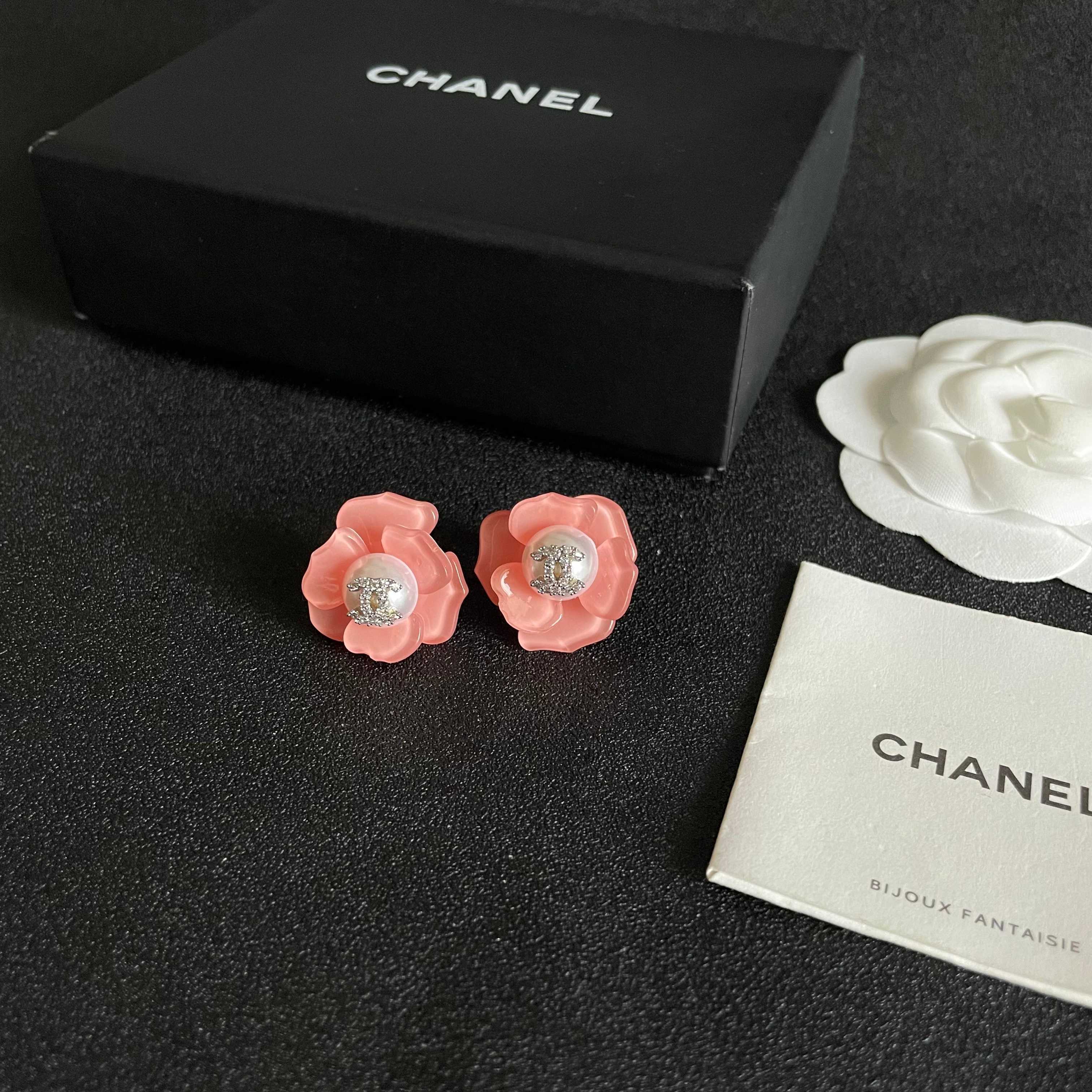 Chanel香奈儿 中古 耳钉👀小香家的款式真心无需多介绍😘🎶每一款都超好看，精致大方，非常显气质