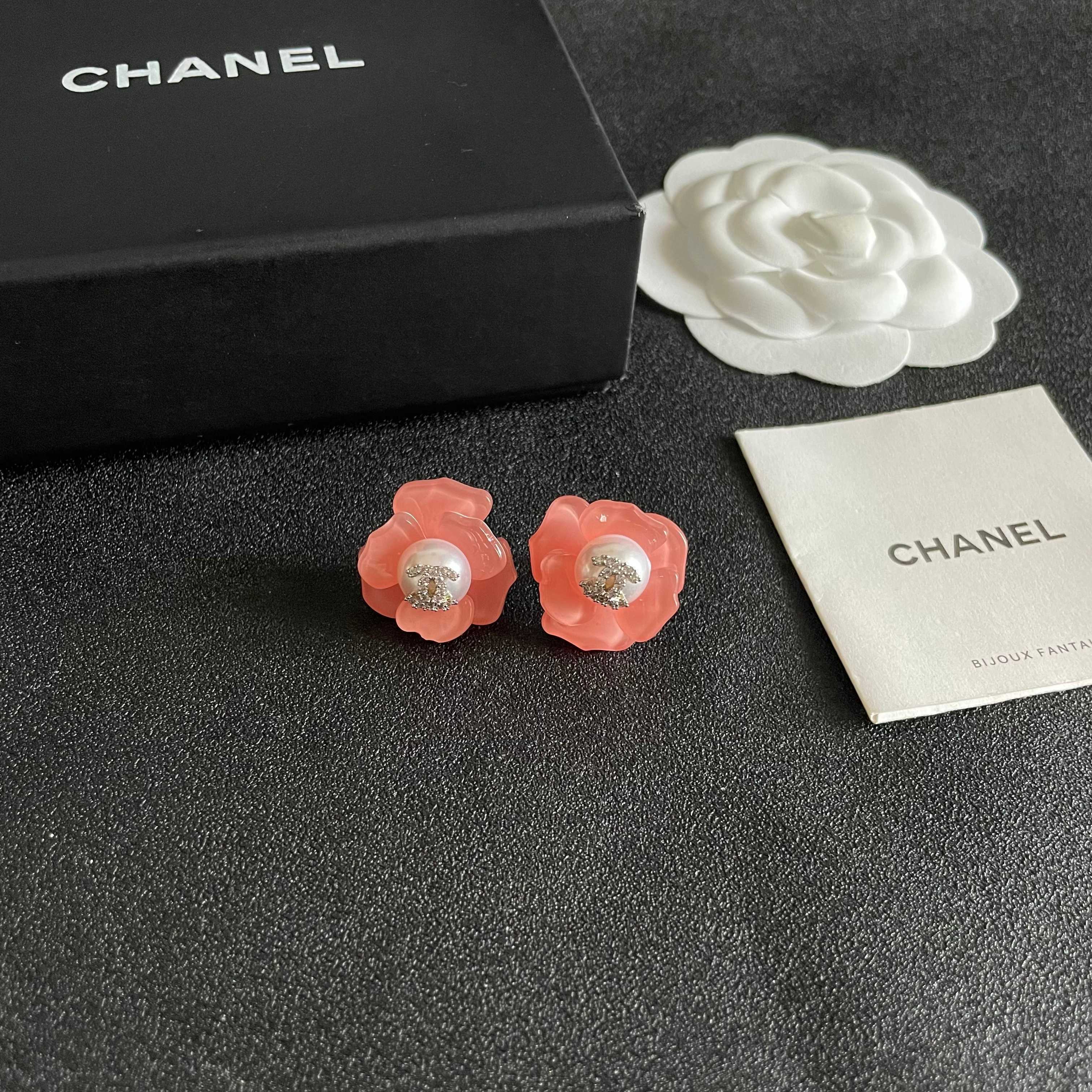 Chanel香奈儿 中古 耳钉👀小香家的款式真心无需多介绍😘🎶每一款都超好看，精致大方，非常显气质
