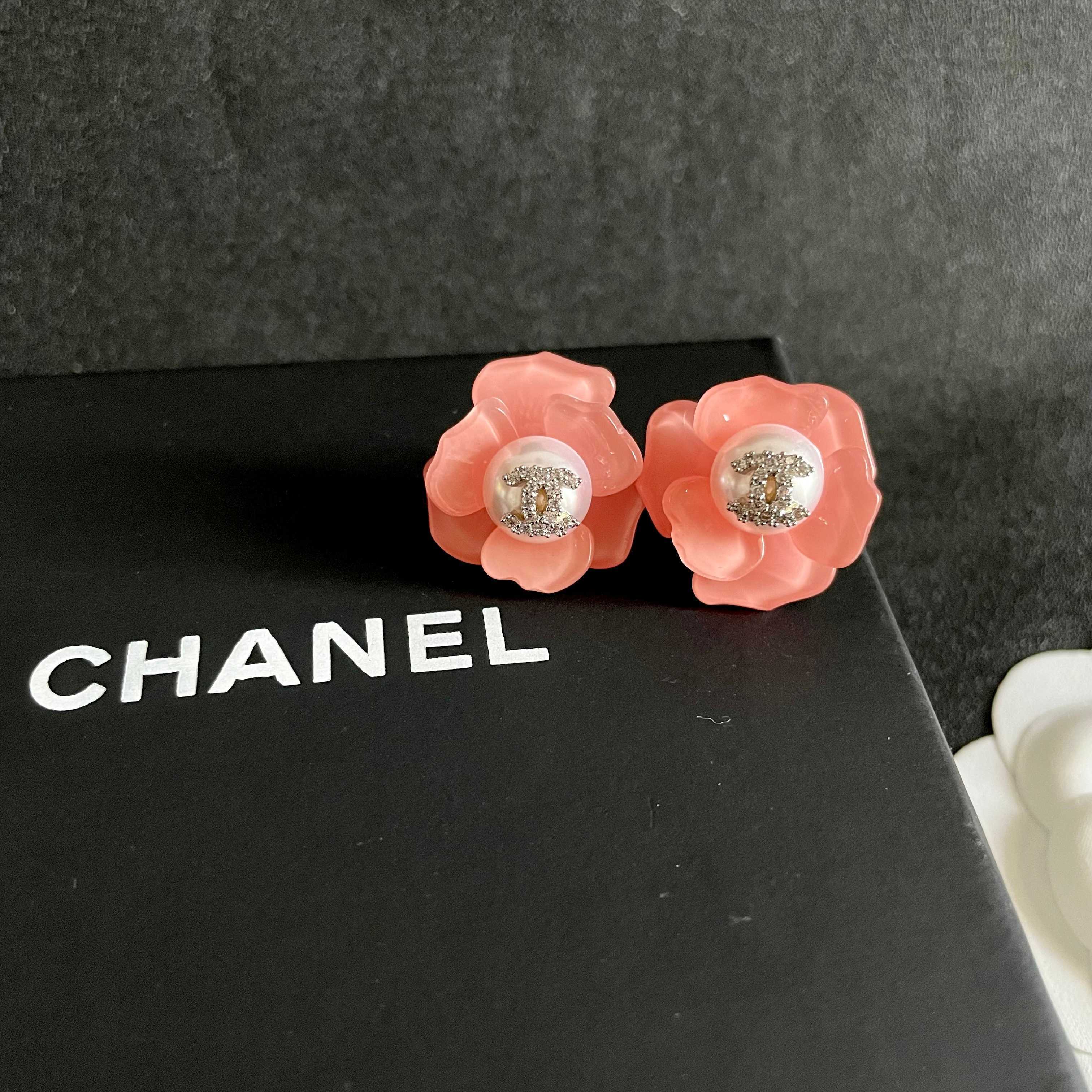 Chanel香奈儿 中古 耳钉👀小香家的款式真心无需多介绍😘🎶每一款都超好看，精致大方，非常显气质