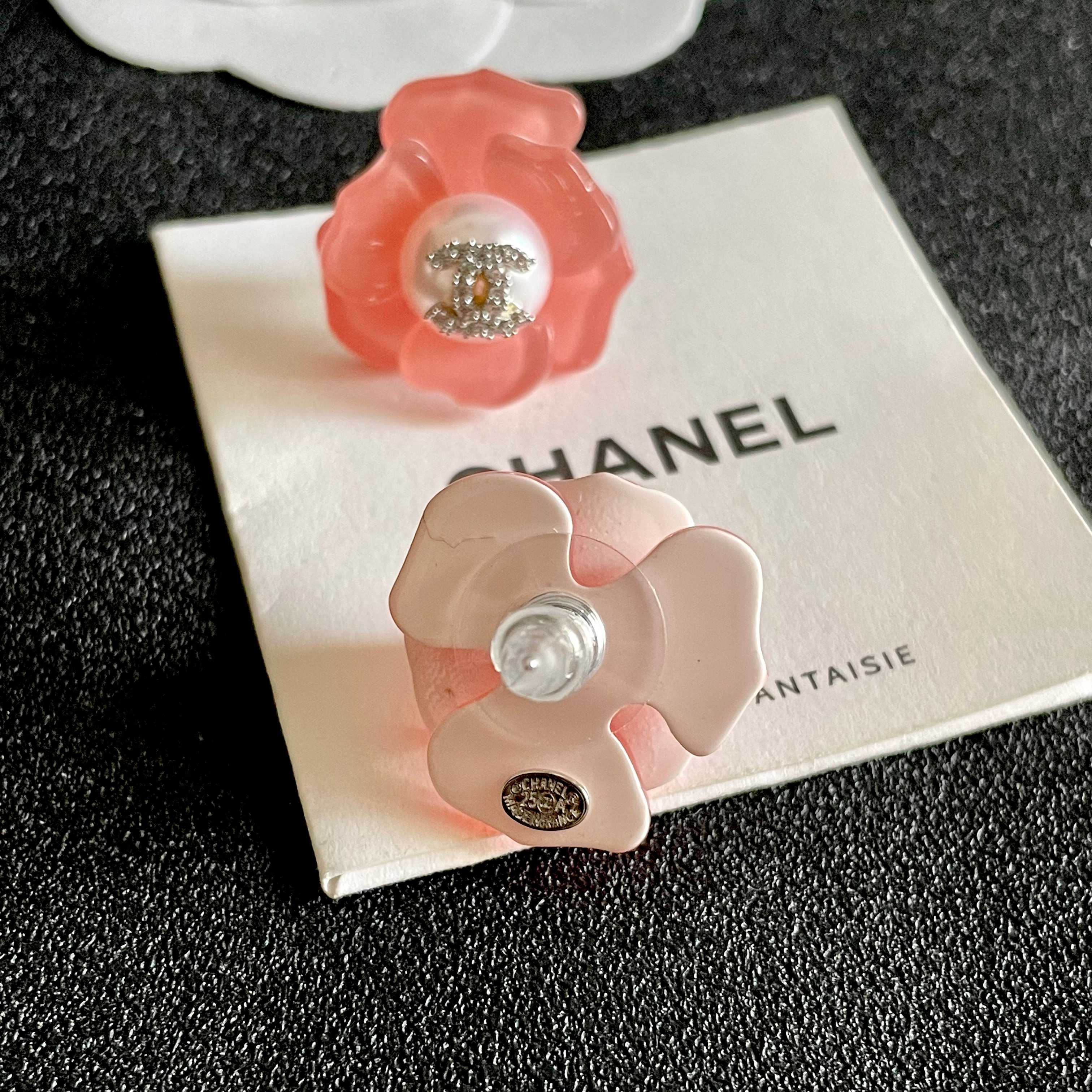Chanel香奈儿 中古 耳钉👀小香家的款式真心无需多介绍😘🎶每一款都超好看，精致大方，非常显气质