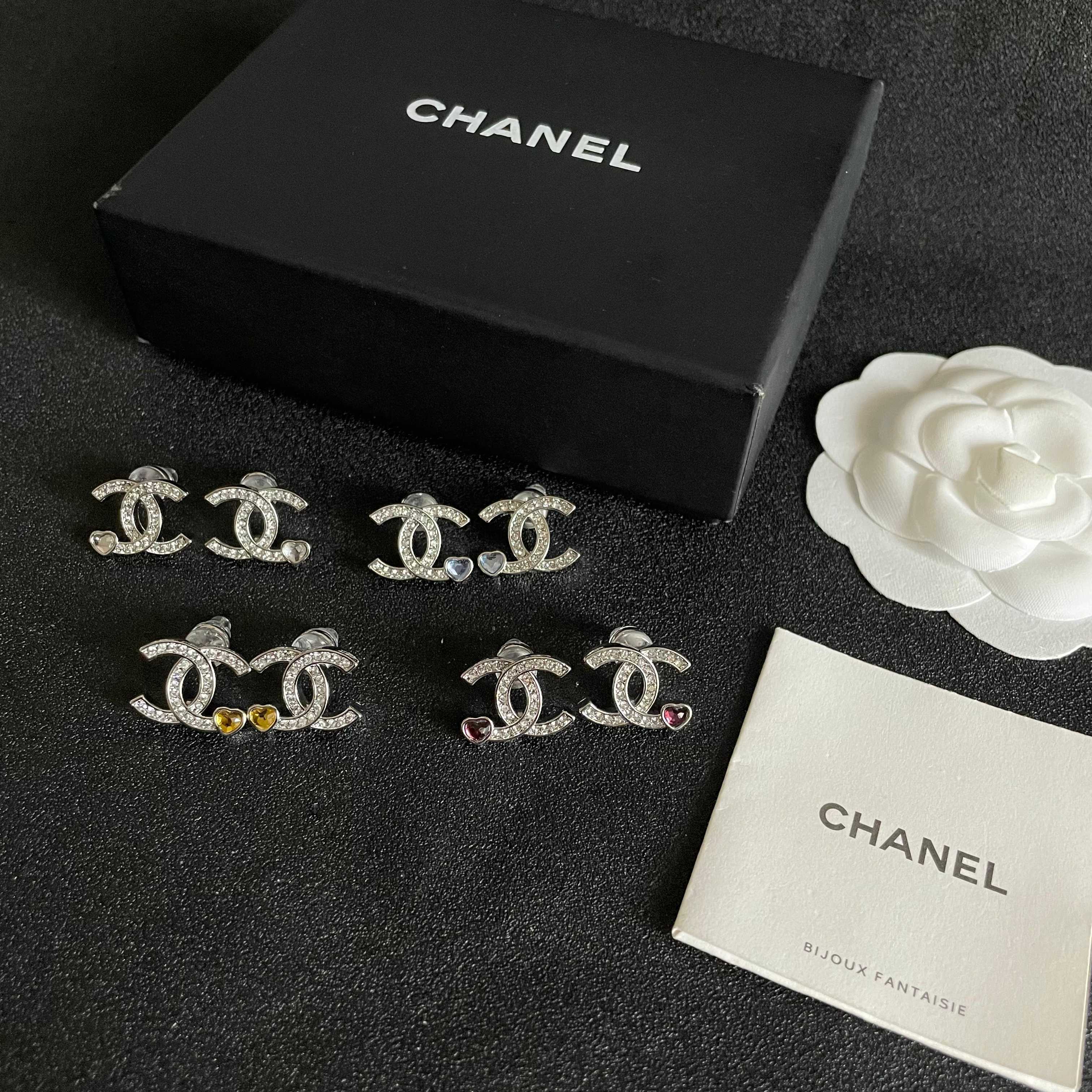 Chanel香奈儿 中古 耳钉👀小香家的款式真心无需多介绍😘🎶每一款都超好看，精致大方，非常显气质