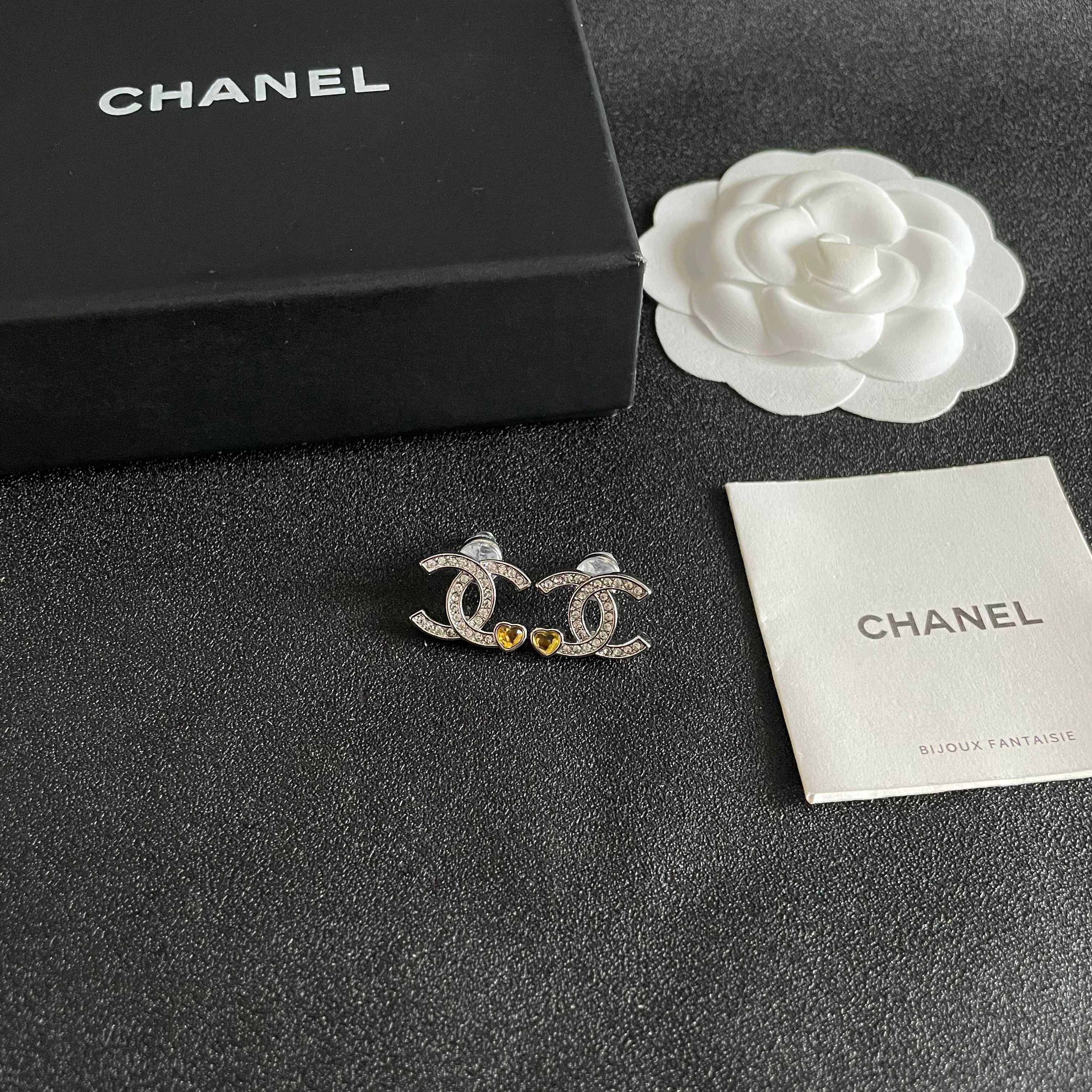 Chanel香奈儿 中古 耳钉👀小香家的款式真心无需多介绍😘🎶每一款都超好看，精致大方，非常显气质