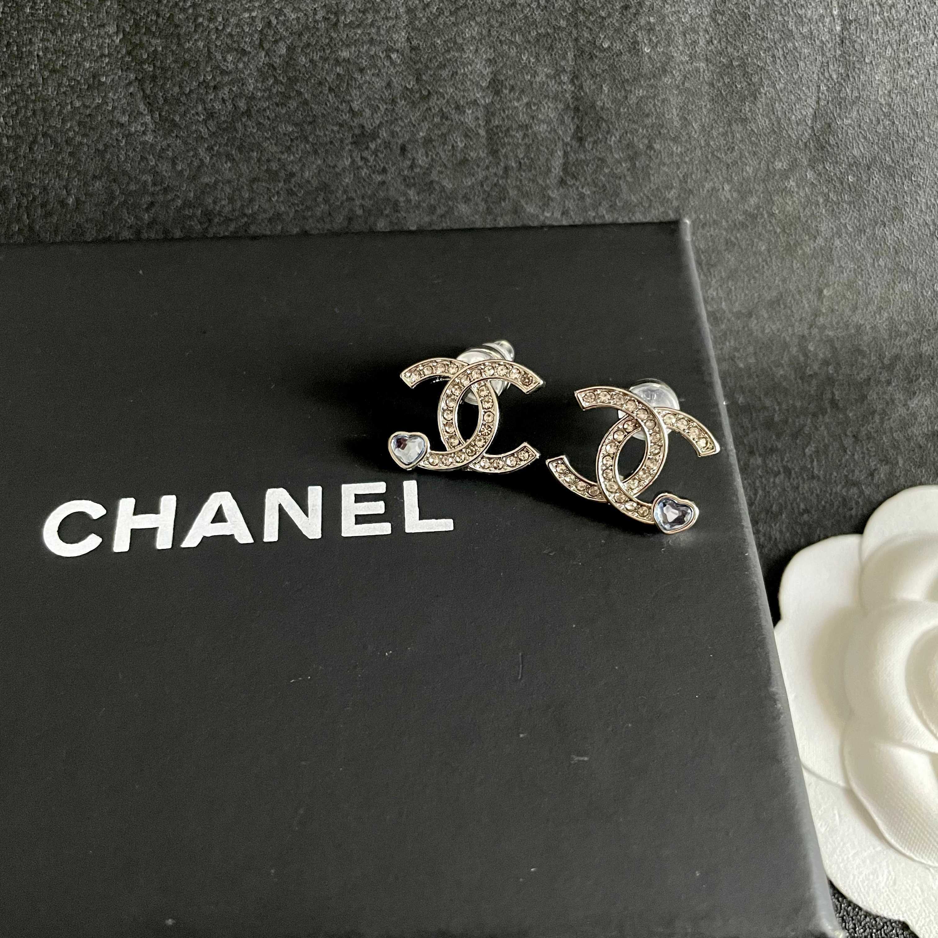 Chanel香奈儿 中古 耳钉👀小香家的款式真心无需多介绍😘🎶每一款都超好看，精致大方，非常显气质