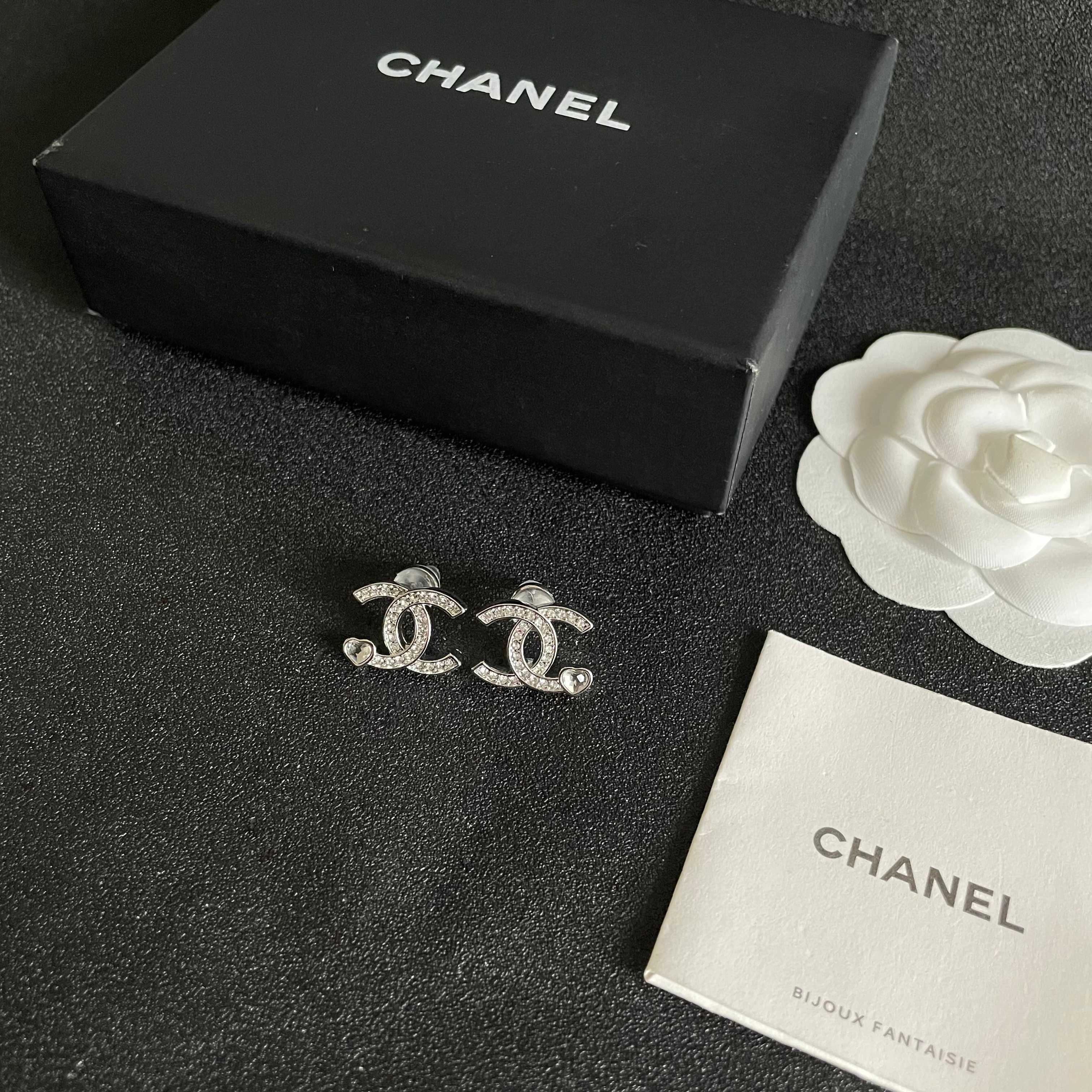 Chanel香奈儿 中古 耳钉👀小香家的款式真心无需多介绍😘🎶每一款都超好看，精致大方，非常显气质
