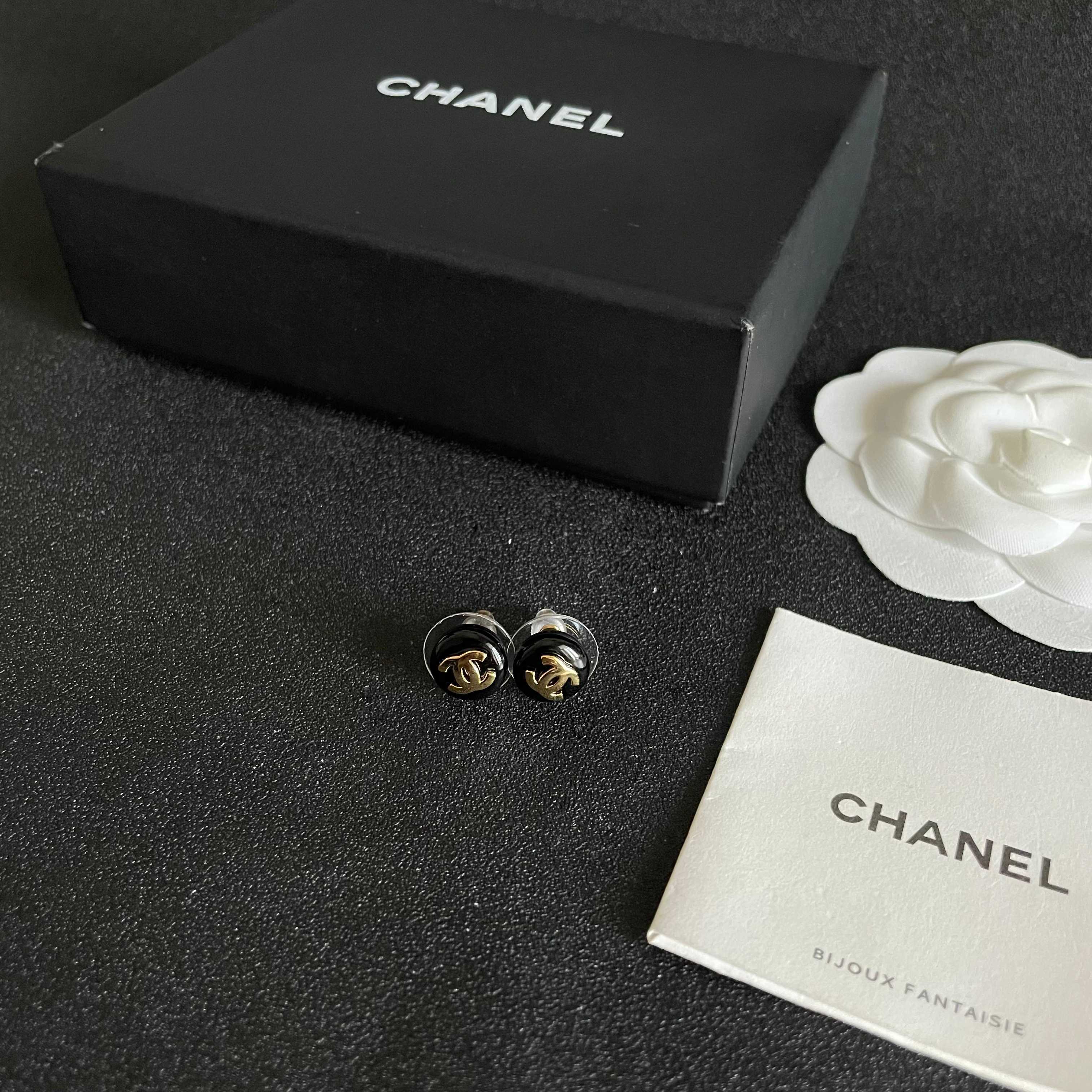 Chanel香奈儿 中古 耳钉👀小香家的款式真心无需多介绍😘🎶每一款都超好看，精致大方，非常显气质