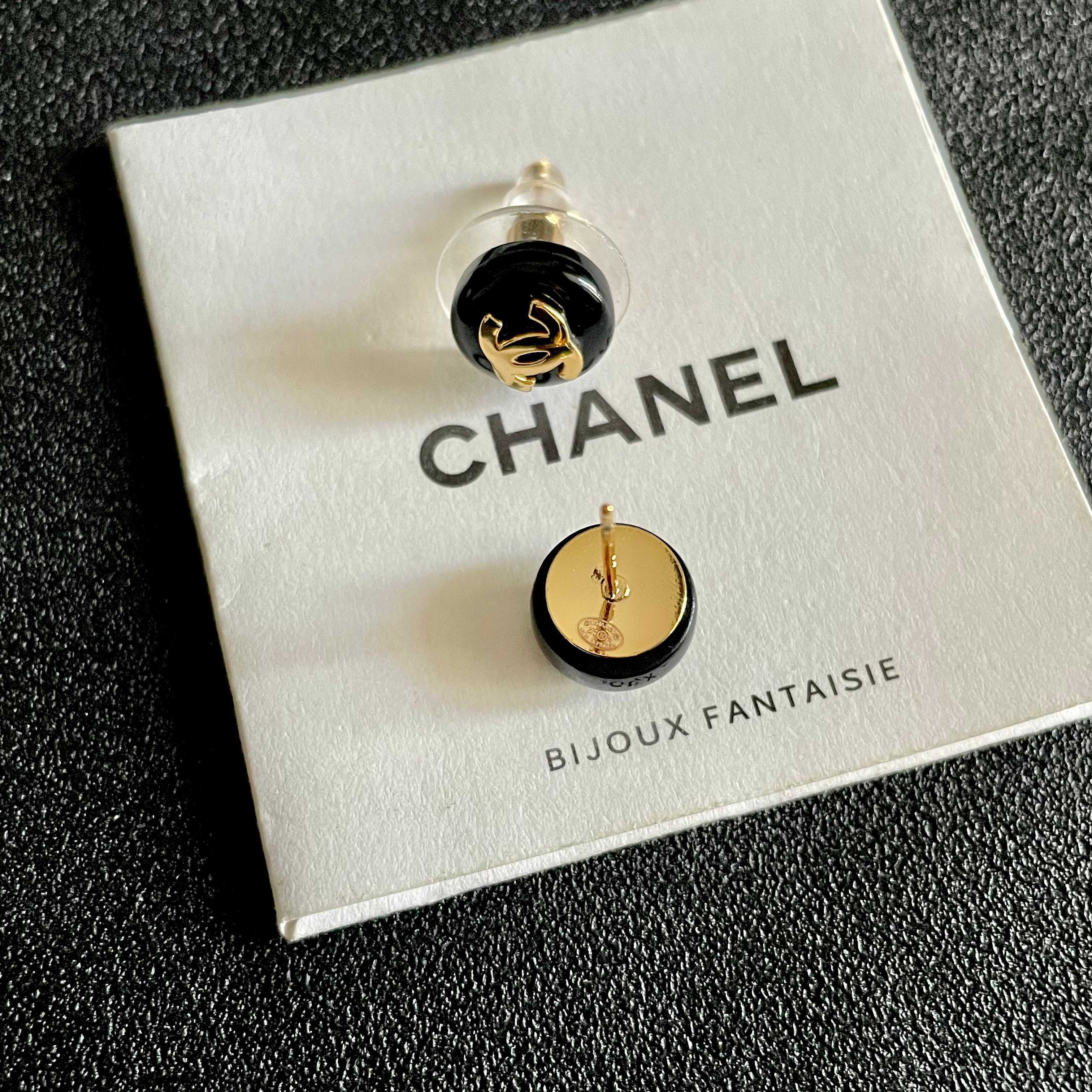 Chanel香奈儿 中古 耳钉👀小香家的款式真心无需多介绍😘🎶每一款都超好看，精致大方，非常显气质