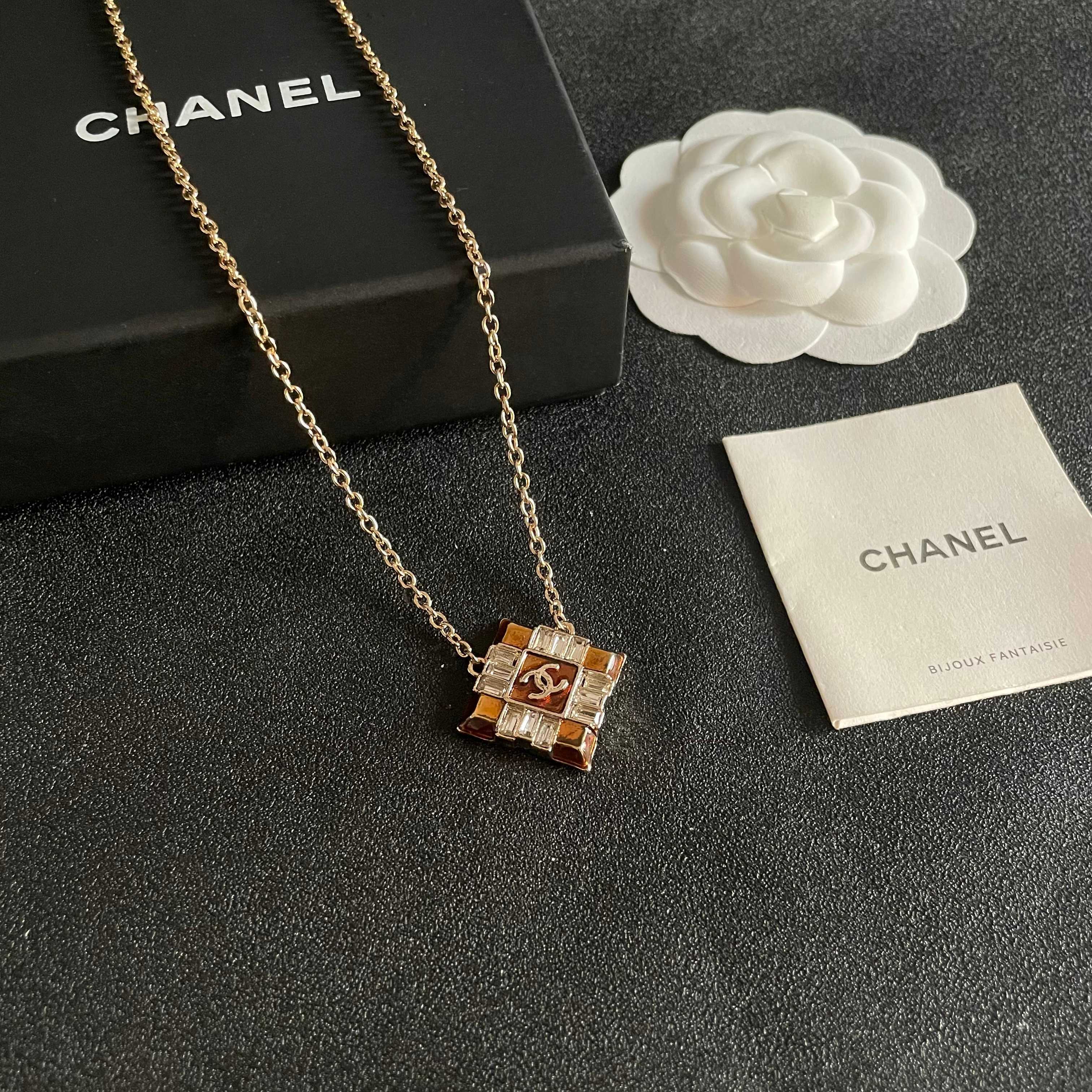 Chanel香奈儿 中古 项链👀小香家的款式真心无需多介绍😘🎶每一款都超好看，精致大方，非常显气质.