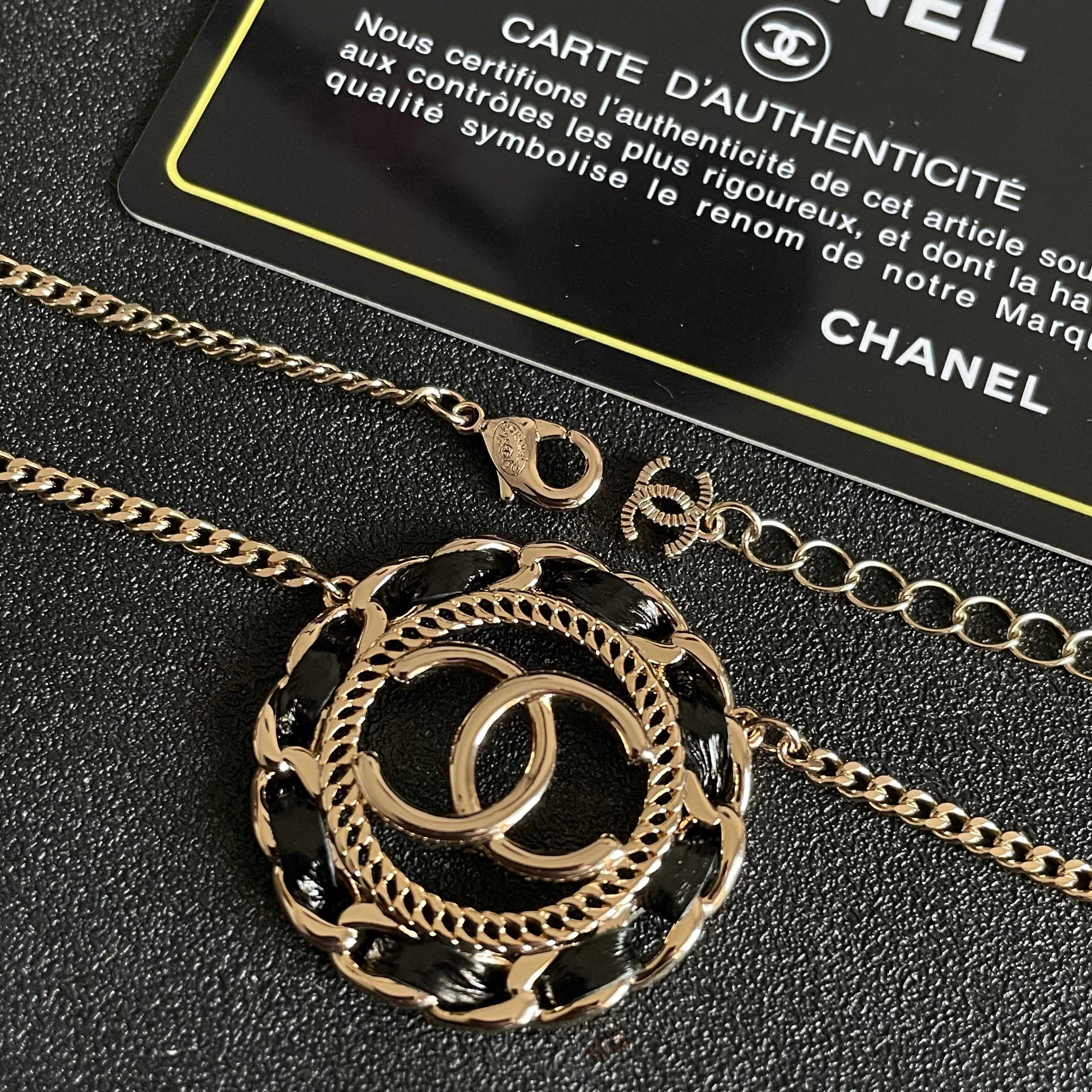 Chanel香奈儿 中古 字母 项链👀小香家的款式真心无需多介绍😘🎶每一款都超好看，精致大方，非常显气质