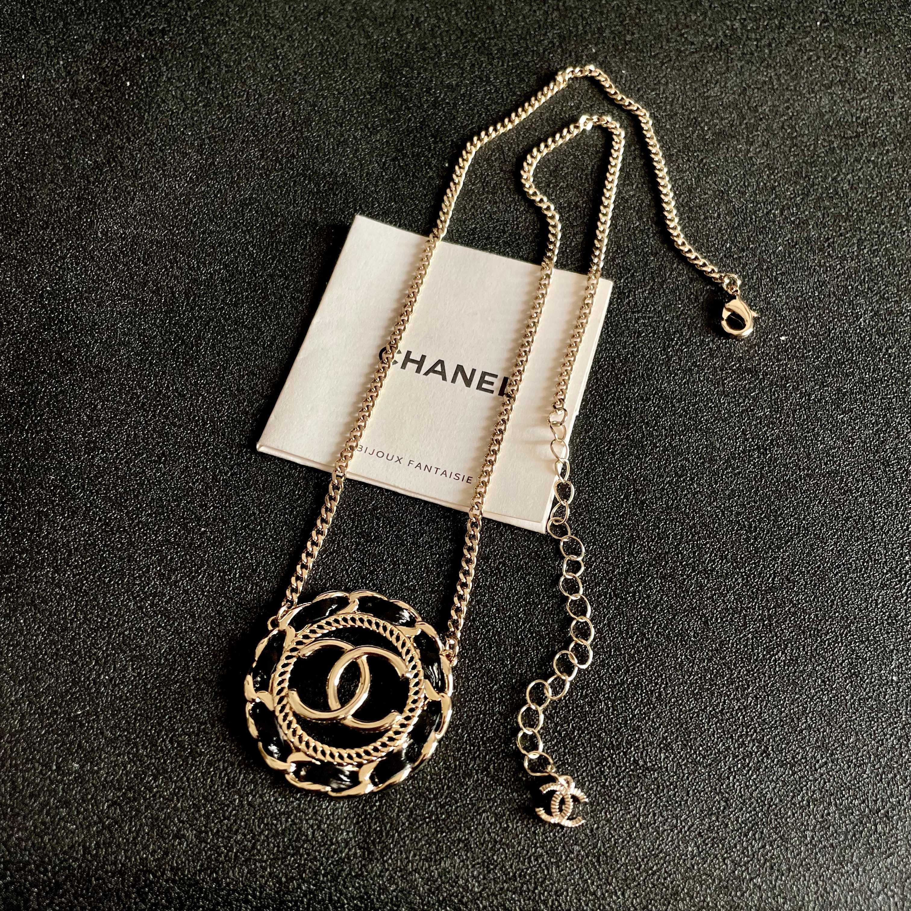 Chanel香奈儿 中古 字母 项链👀小香家的款式真心无需多介绍😘🎶每一款都超好看，精致大方，非常显气质