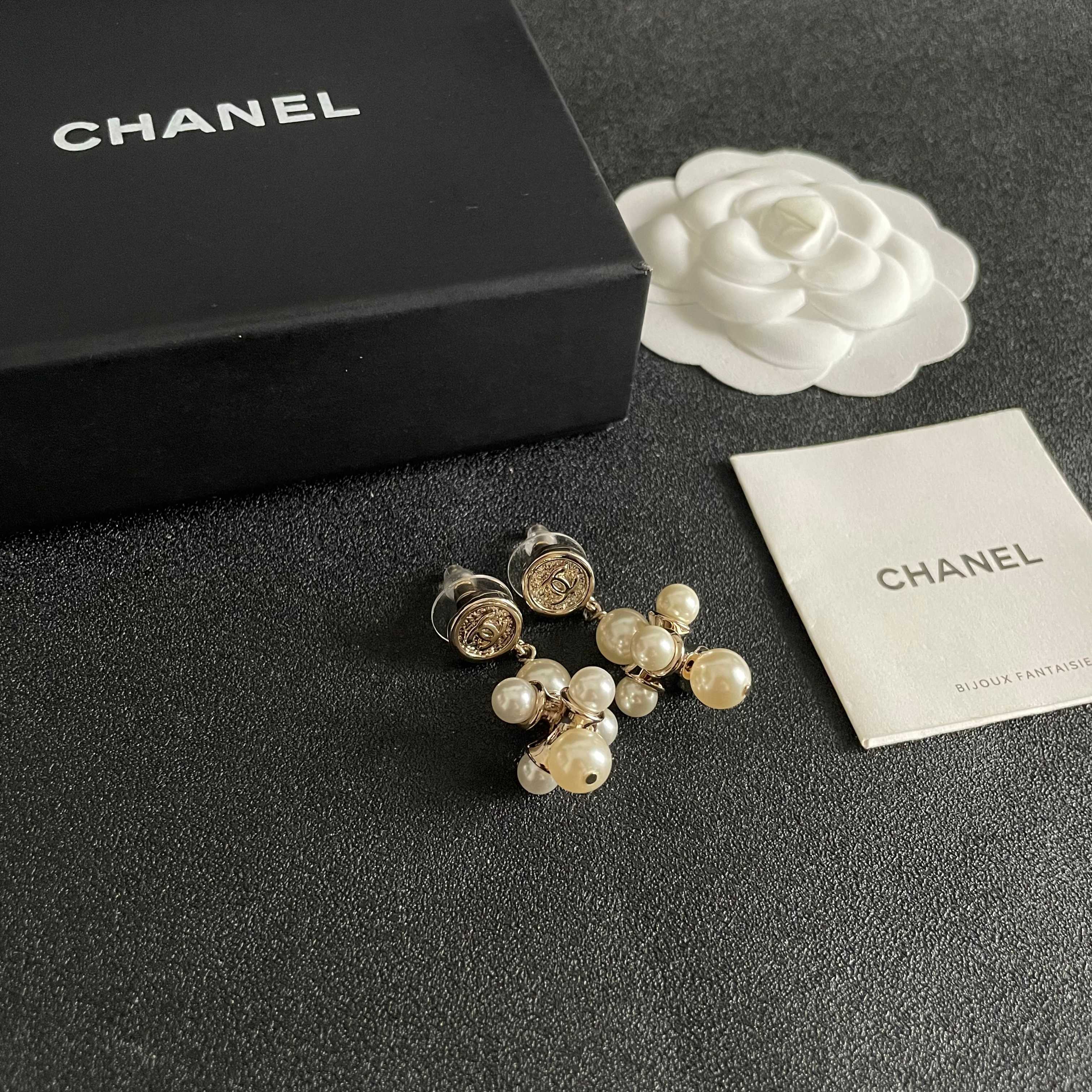 Chanel香奈儿 中古 双C耳钉👀小香家的款式真心无需多介绍😘🎶每一款都超好看，精致大方，非常显气质