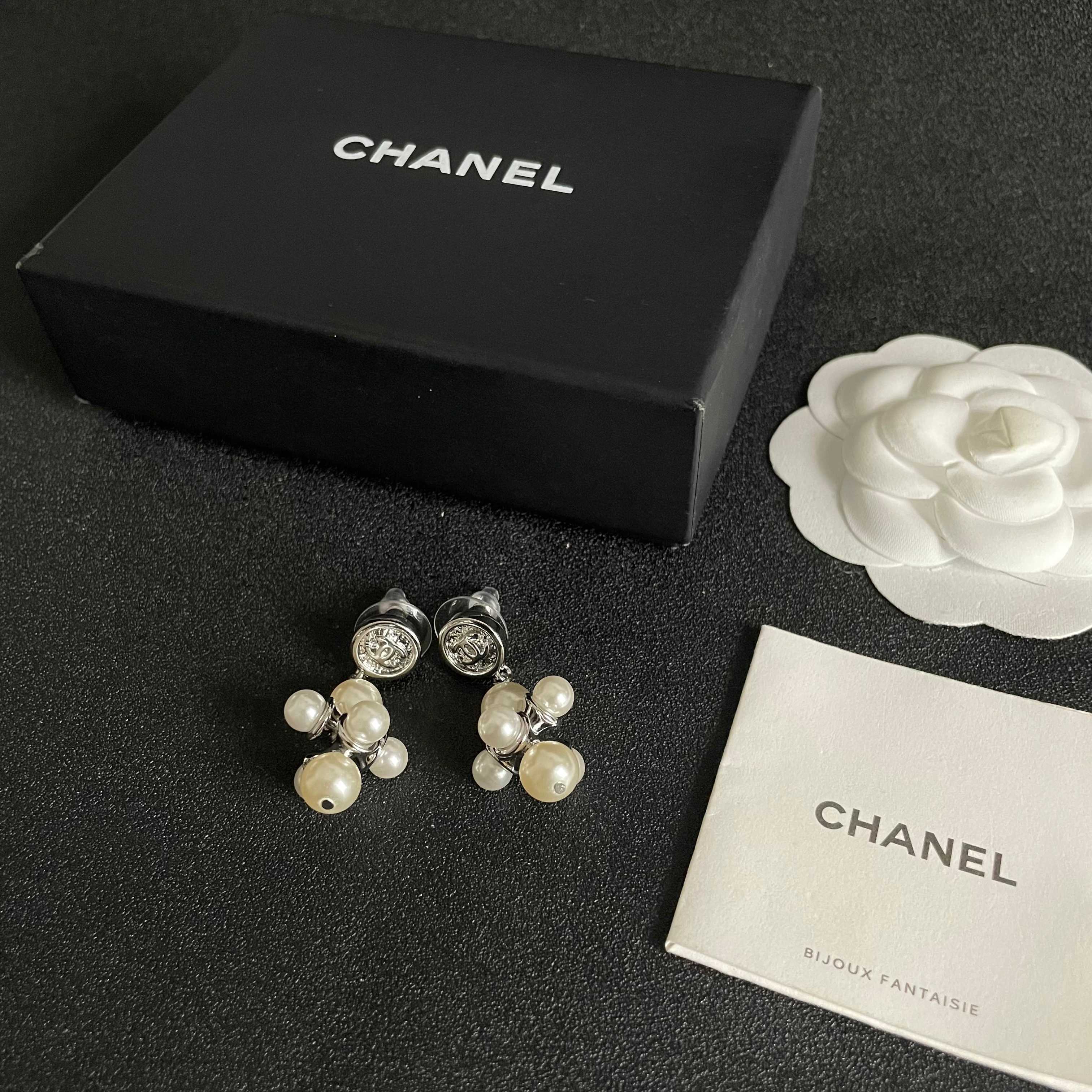 Chanel香奈儿 中古 双C耳钉👀小香家的款式真心无需多介绍😘🎶每一款都超好看，精致大方，非常显气质