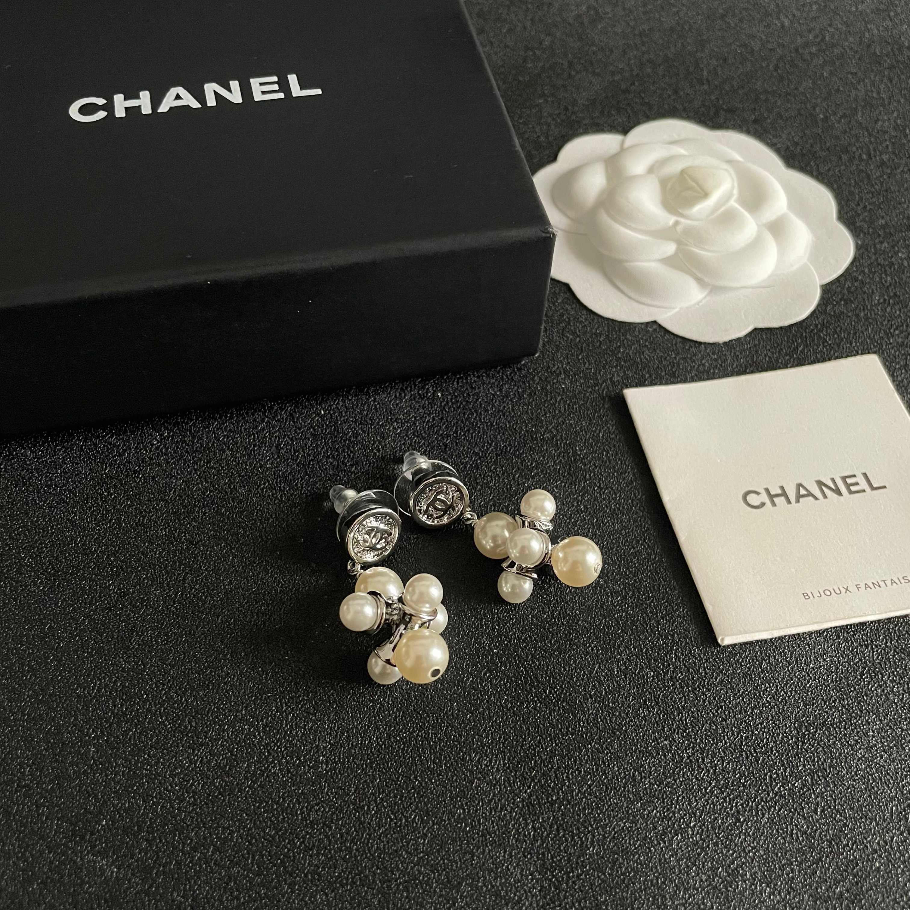 Chanel香奈儿 中古 双C耳钉👀小香家的款式真心无需多介绍😘🎶每一款都超好看，精致大方，非常显气质