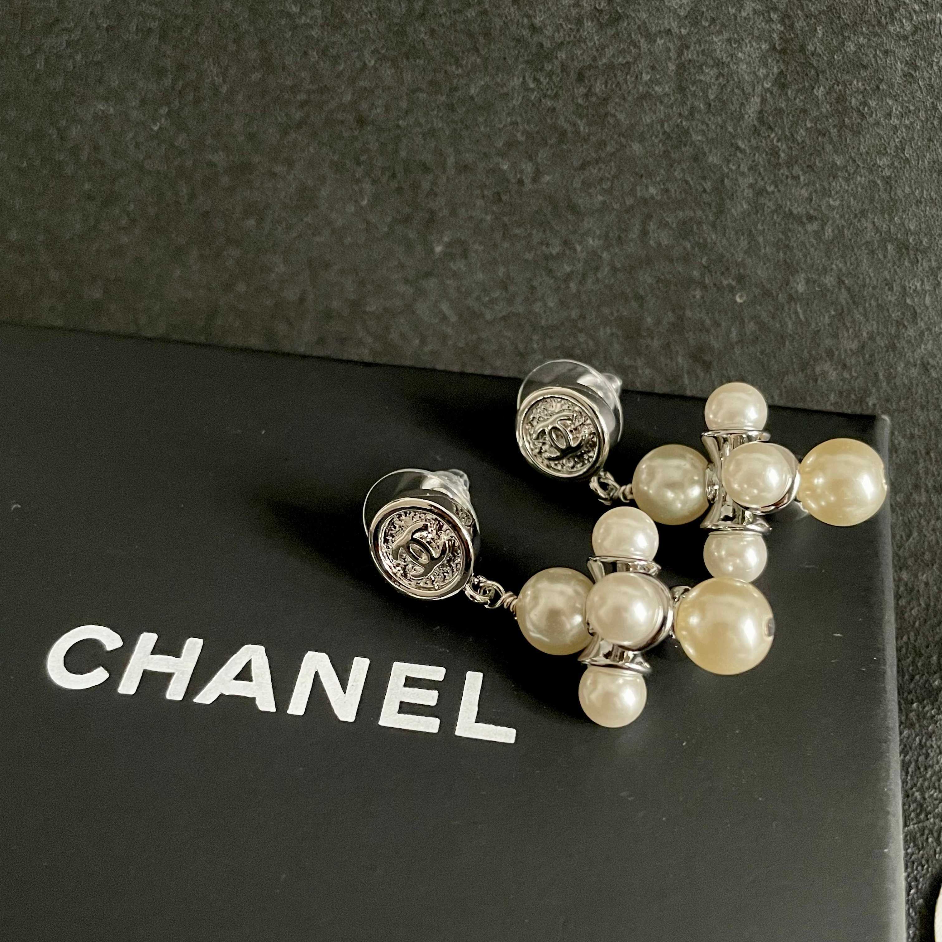 Chanel香奈儿 中古 双C耳钉👀小香家的款式真心无需多介绍😘🎶每一款都超好看，精致大方，非常显气质