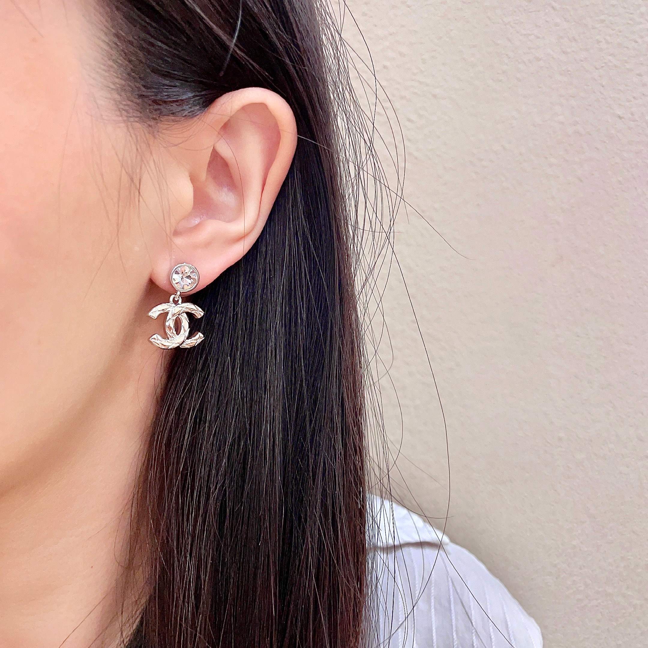 Chanel香奈儿 中古 双C耳钉👀小香家的款式真心无需多介绍😘🎶每一款都超好看，精致大方，非常显气质