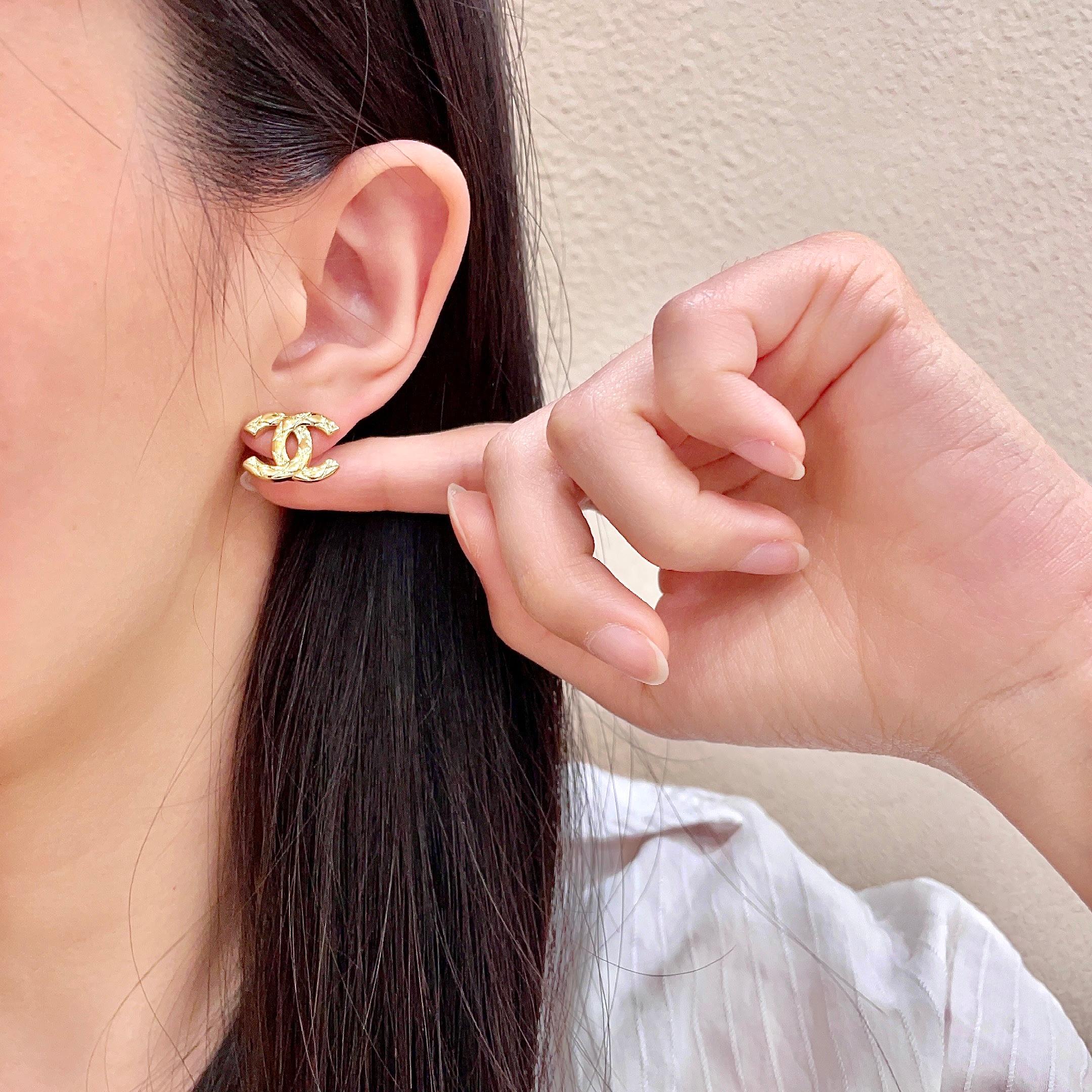 Chanel香奈儿 中古 双C耳钉👀小香家的款式真心无需多介绍😘🎶每一款都超好看，精致大方，非常显气质