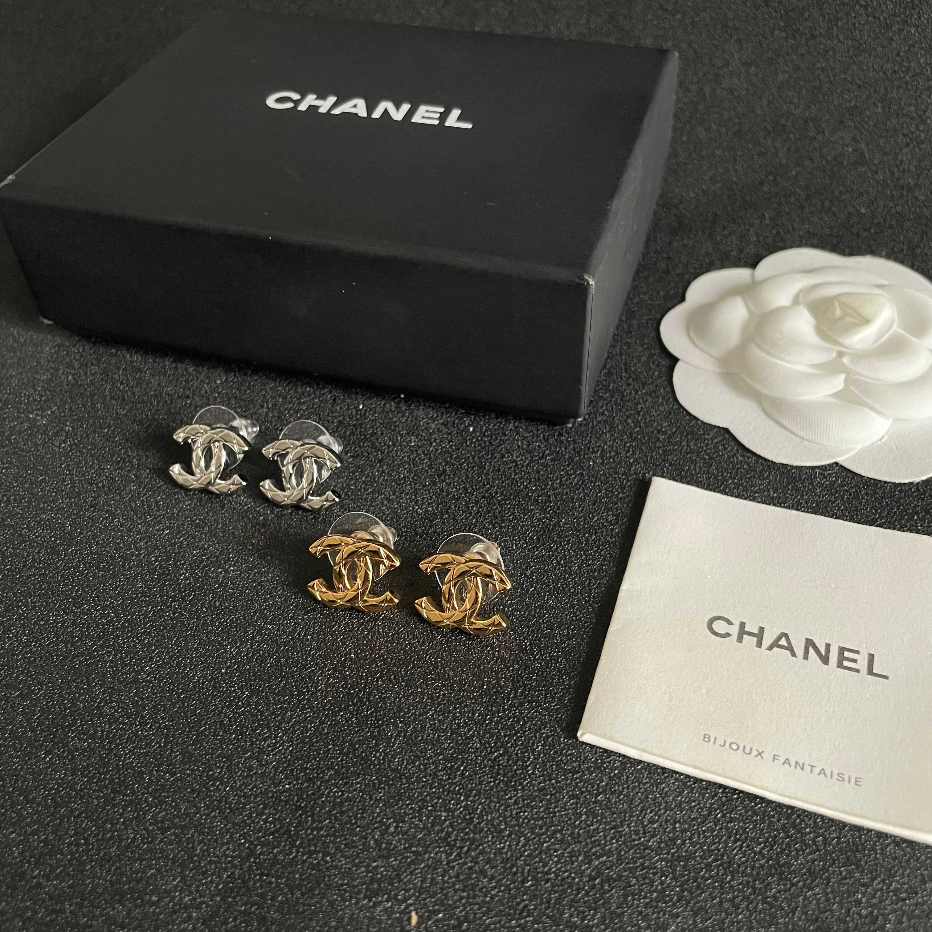 Chanel香奈儿 中古 双C耳钉👀小香家的款式真心无需多介绍😘🎶每一款都超好看，精致大方，非常显气质