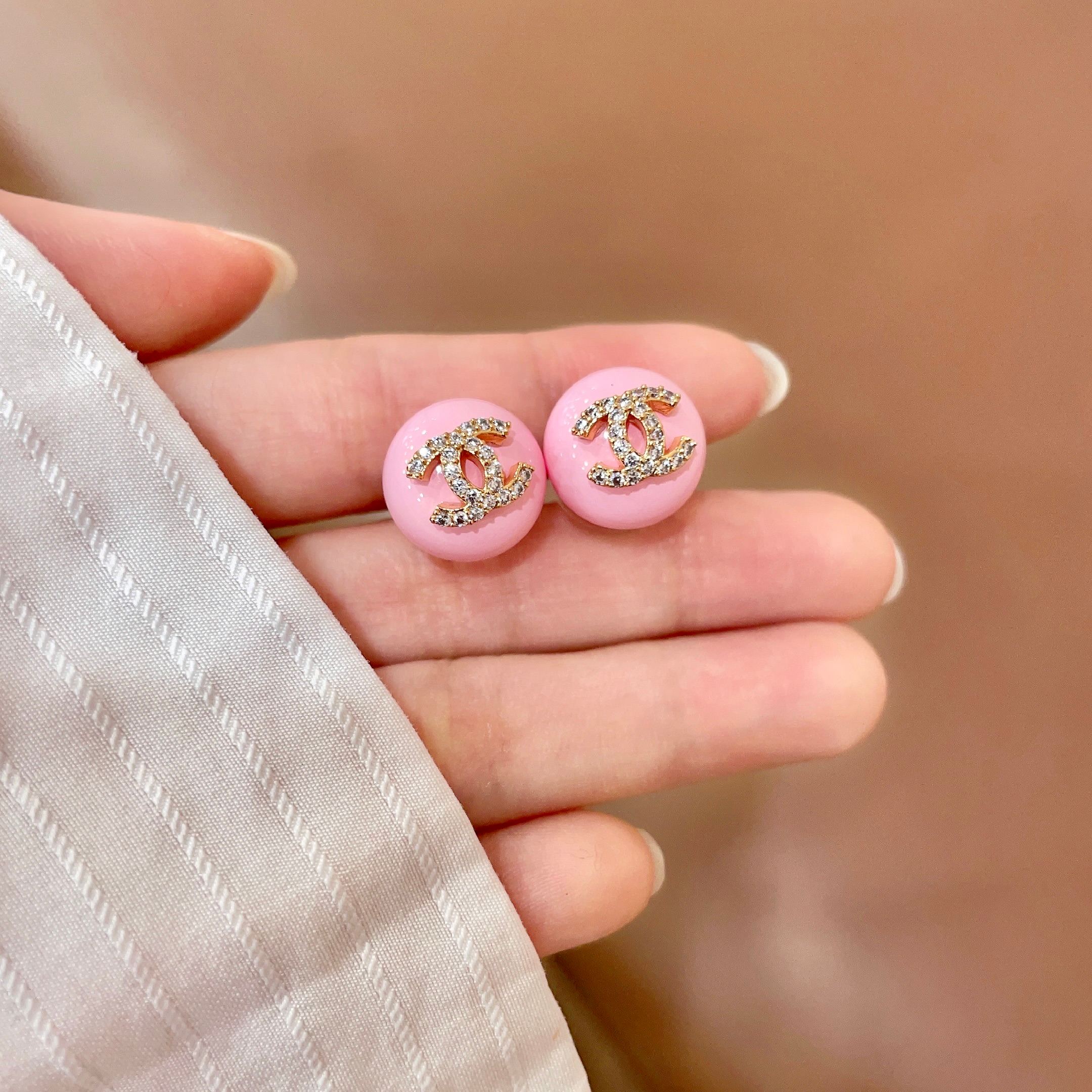 Chanel香奈儿 中古 双C耳钉👀小香家的款式真心无需多介绍😘🎶每一款都超好看，精致大方，非常显气质