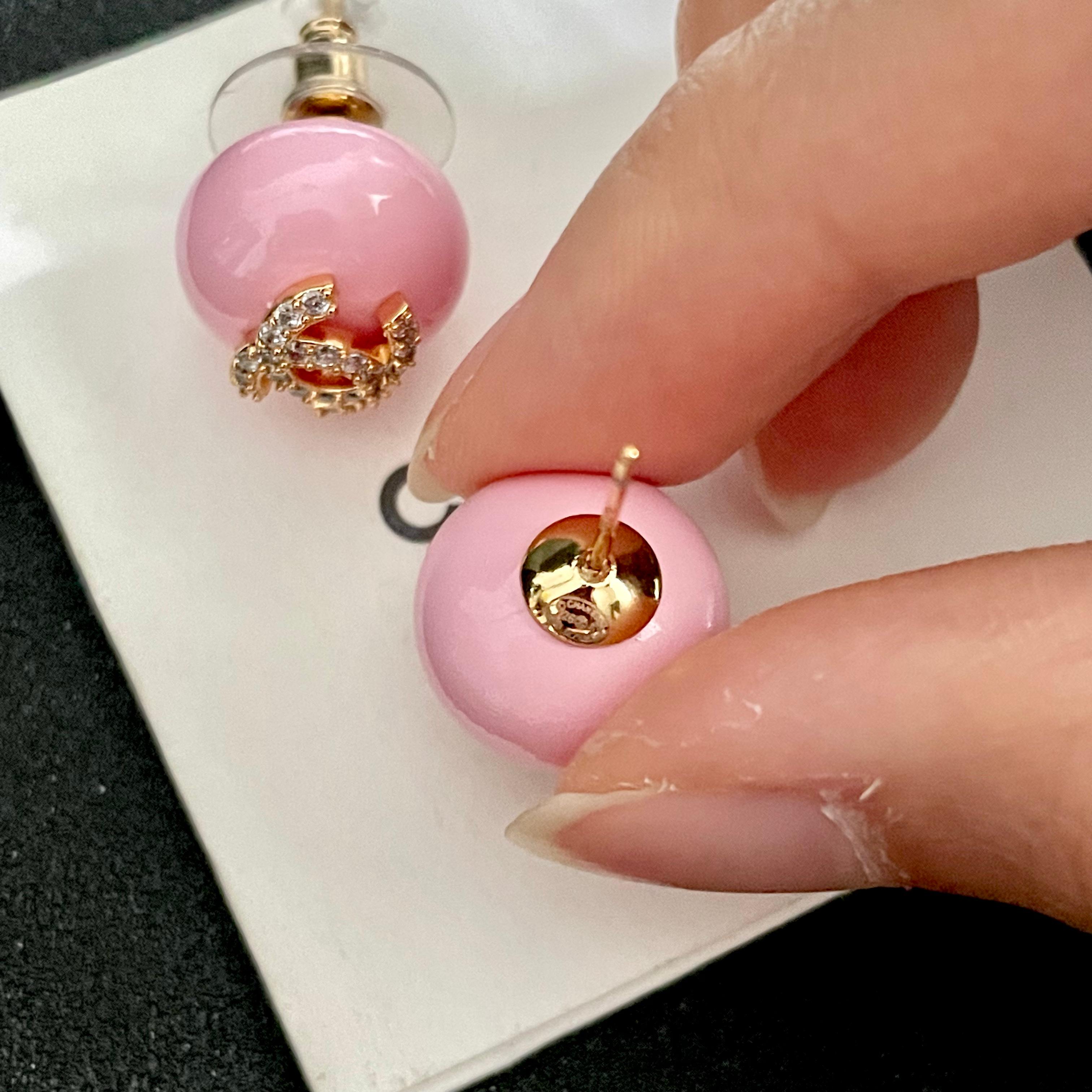 Chanel香奈儿 中古 双C耳钉👀小香家的款式真心无需多介绍😘🎶每一款都超好看，精致大方，非常显气质