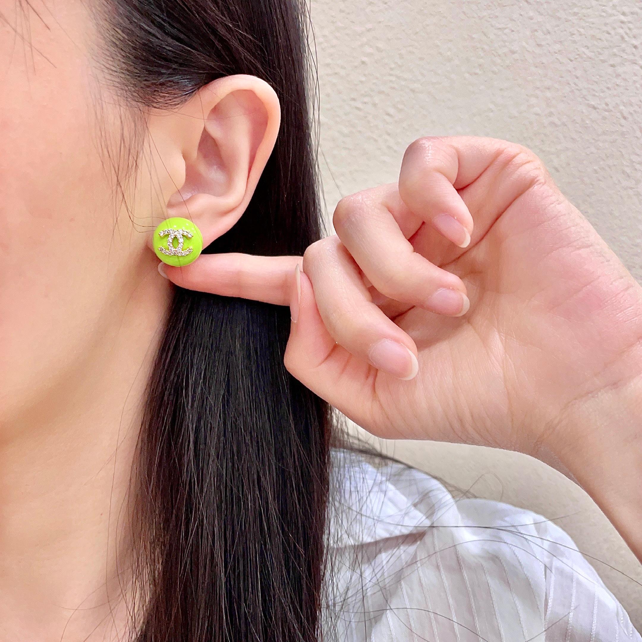 Chanel香奈儿 中古 双C耳钉👀小香家的款式真心无需多介绍😘🎶每一款都超好看，精致大方，非常显气质