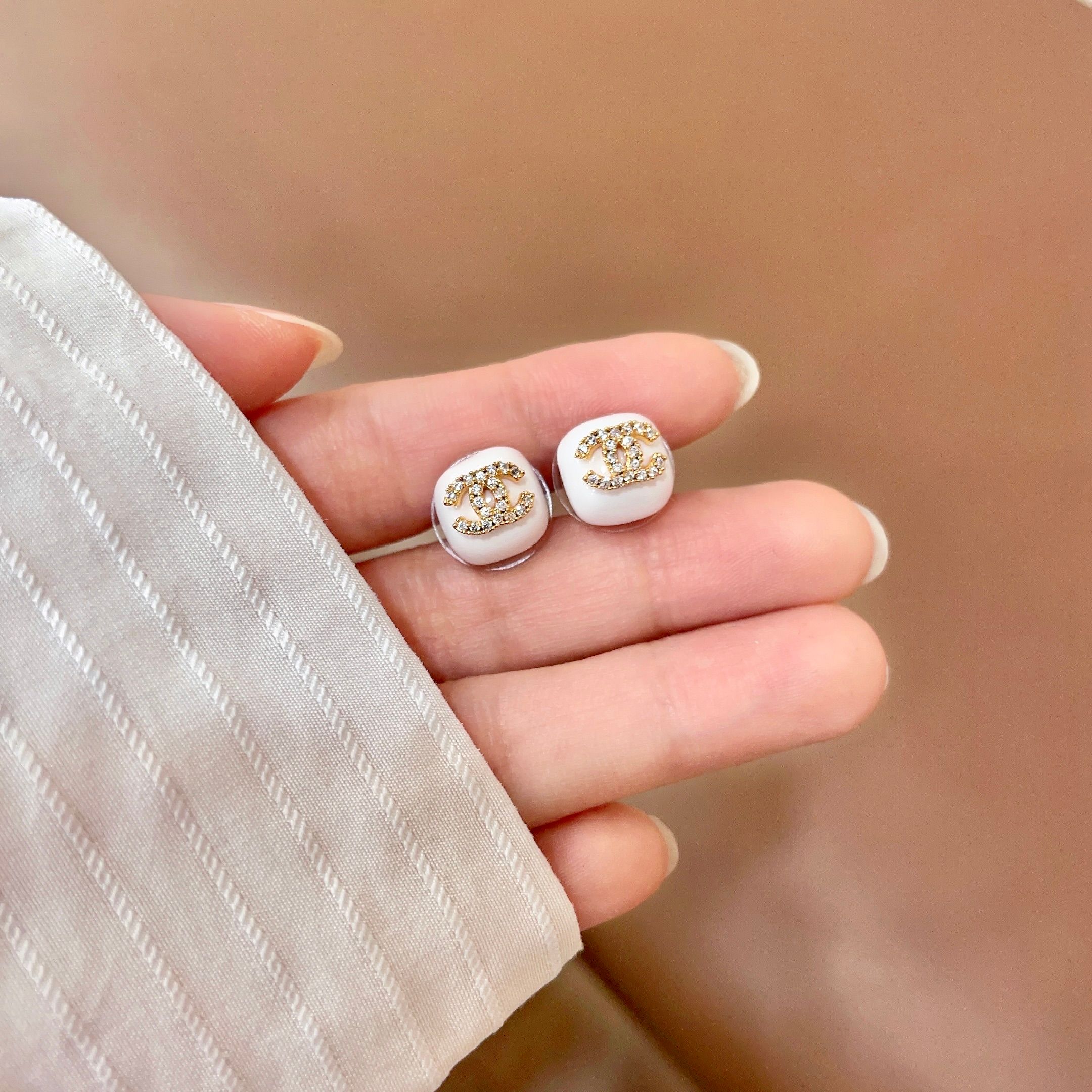 Chanel香奈儿 中古 双C耳钉👀小香家的款式真心无需多介绍😘🎶每一款都超好看，精致大方，非常显气质